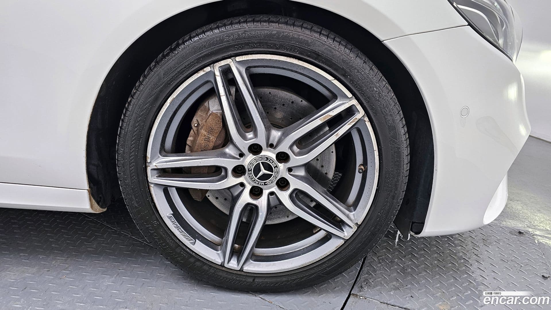 Main__Slider__Photo:E-Class Mercedes-Benz 2019.5-4