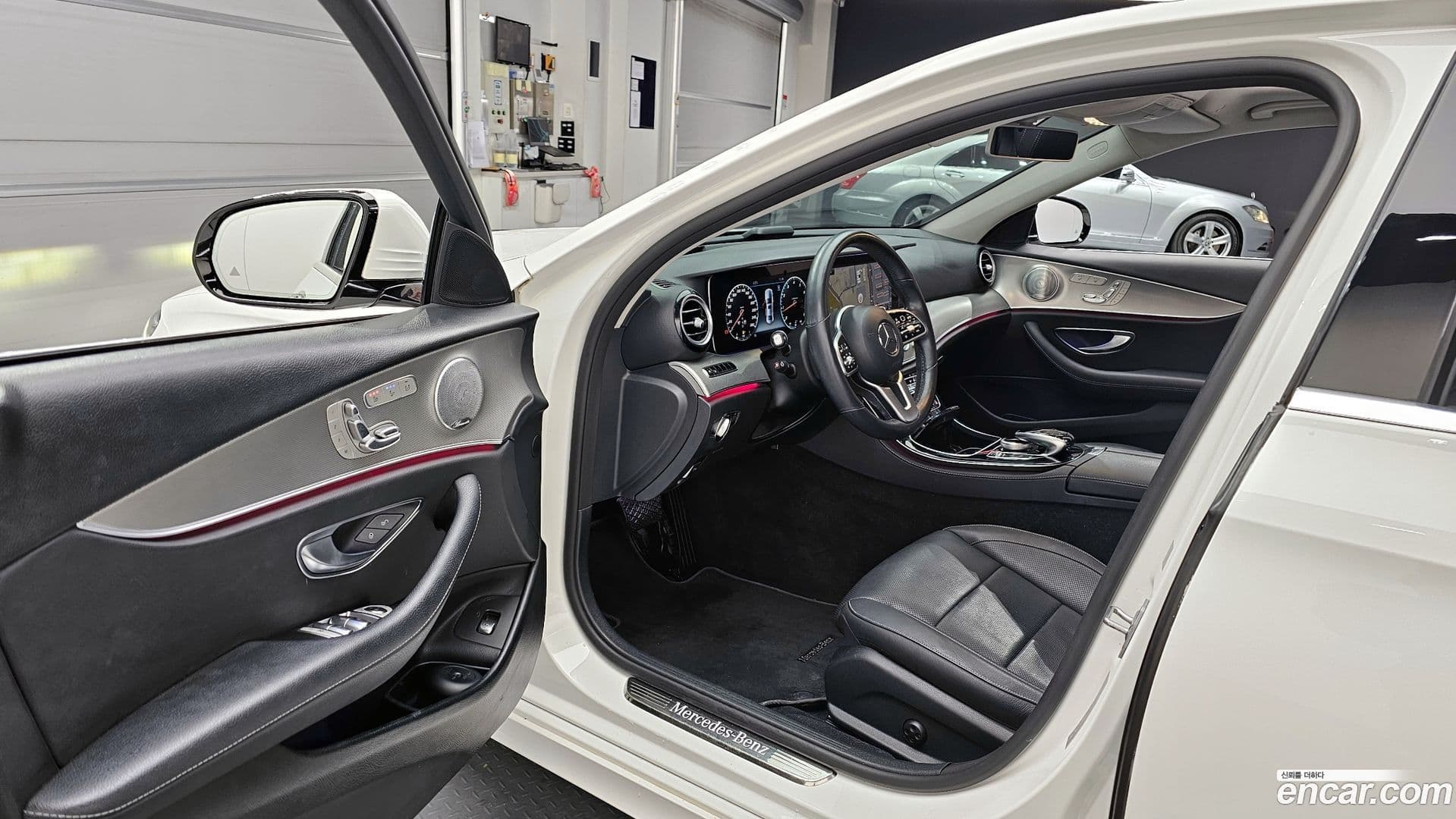 Main__Slider__Photo:E-Class Mercedes-Benz 2019.5-9