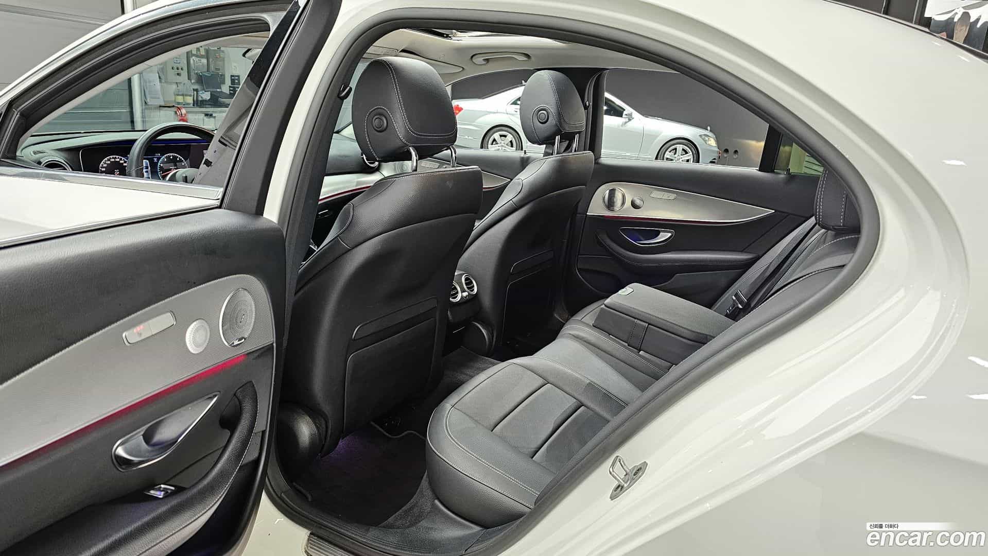 E-Class Mercedes-Benz 2019.5-OPTION-015