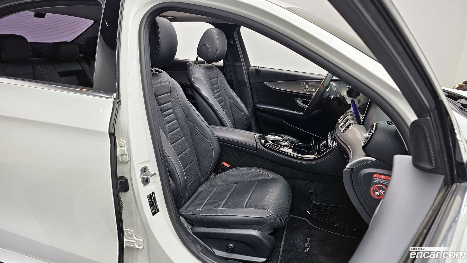 Main__Slider__Photo:E-Class Mercedes-Benz 2019.5-11