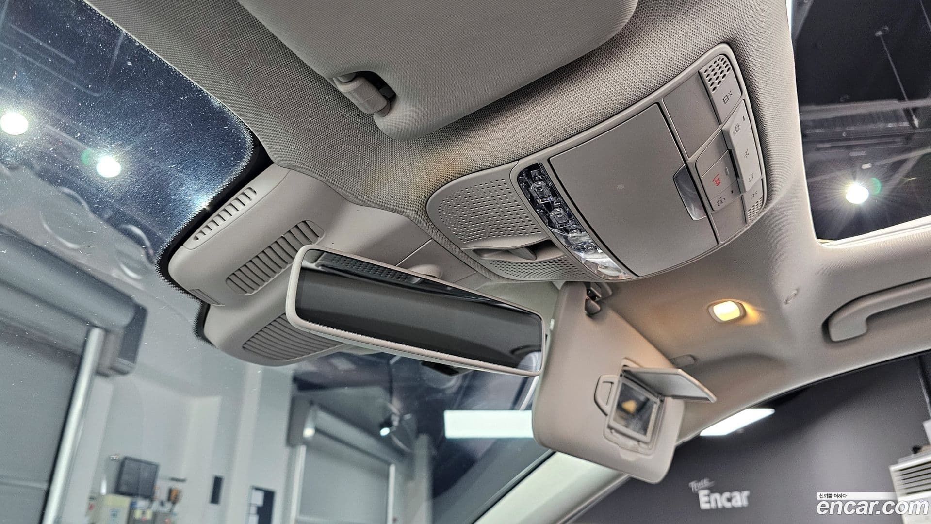 Main__Slider__Photo:E-Class Mercedes-Benz 2019.5-15