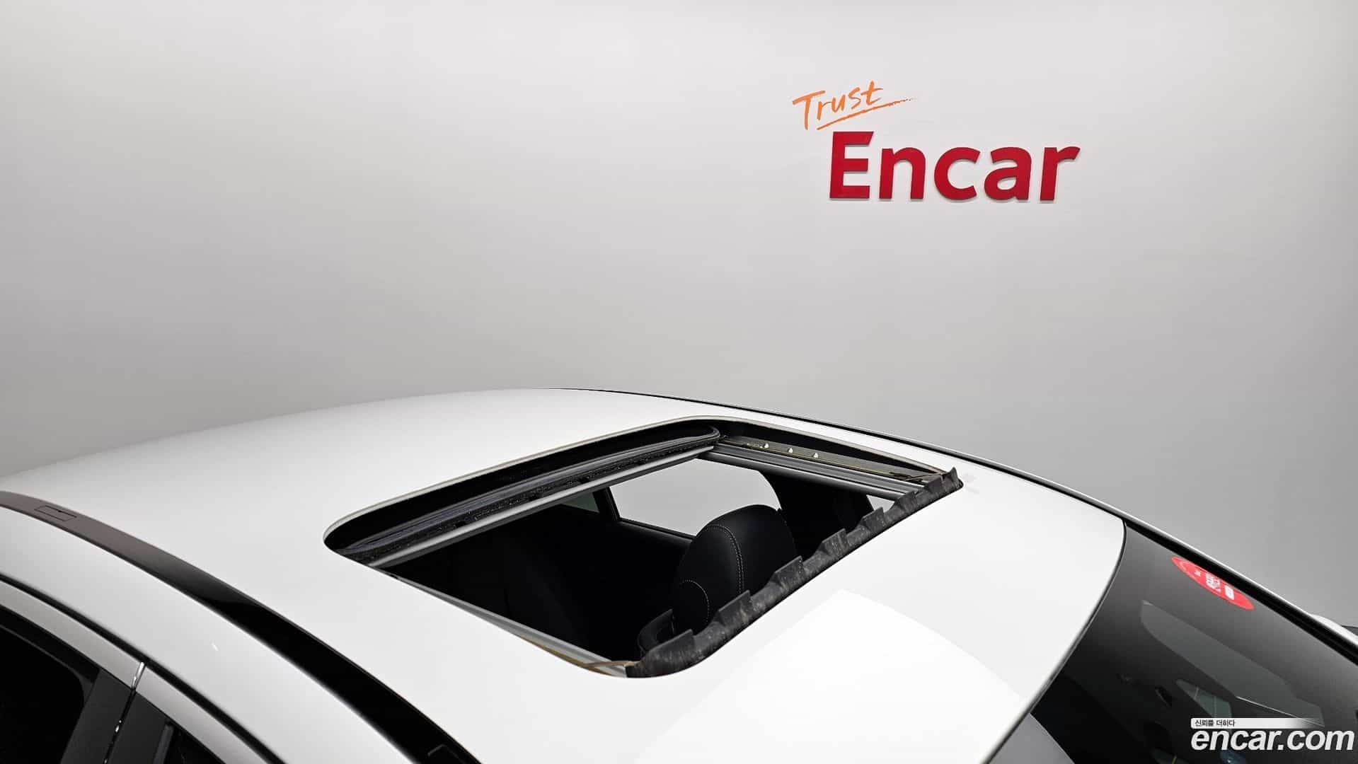 E-Class Mercedes-Benz 2019.5-OPTION-024