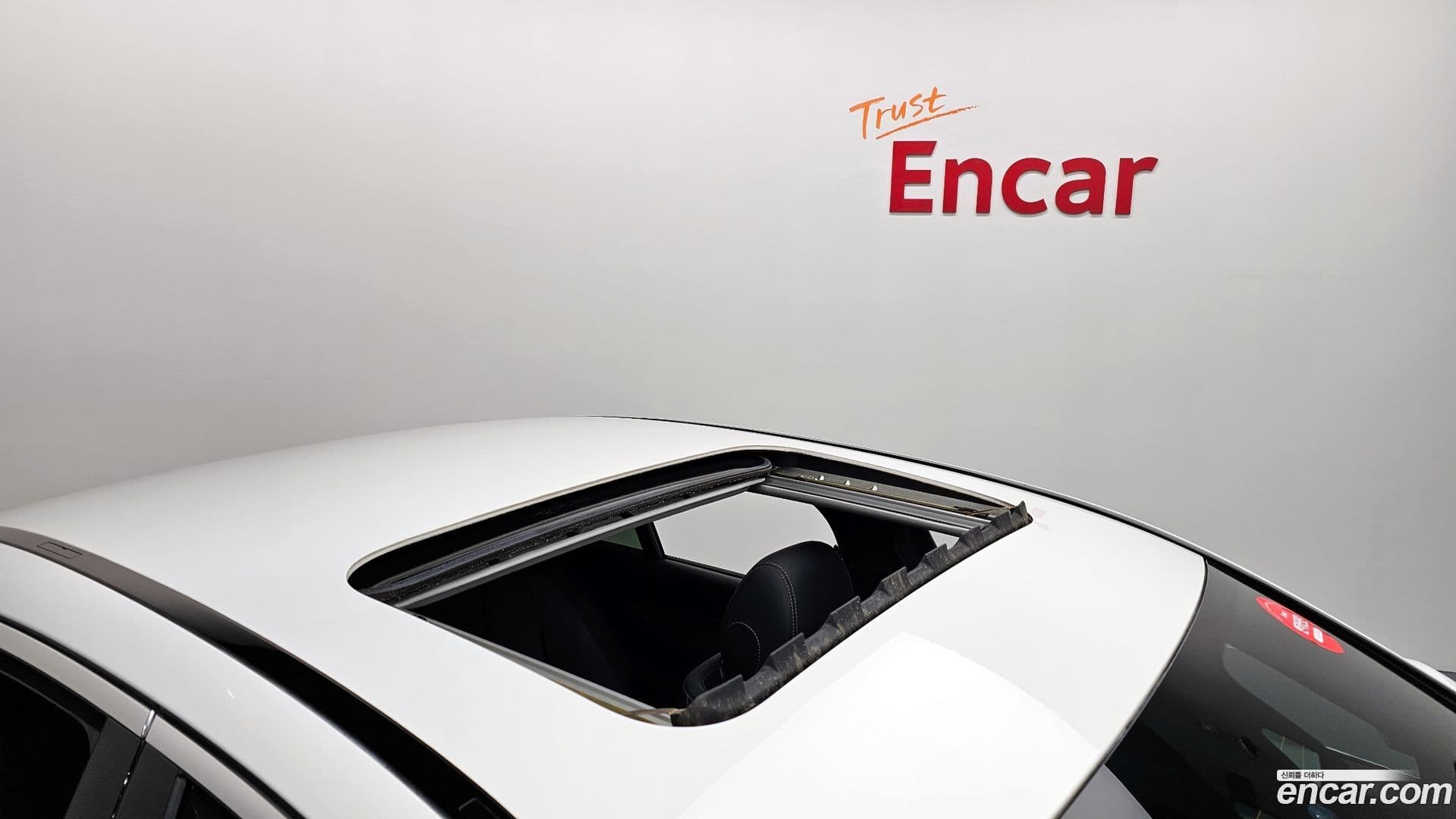 Main__Slider__Photo:E-Class Mercedes-Benz 2019.5-19