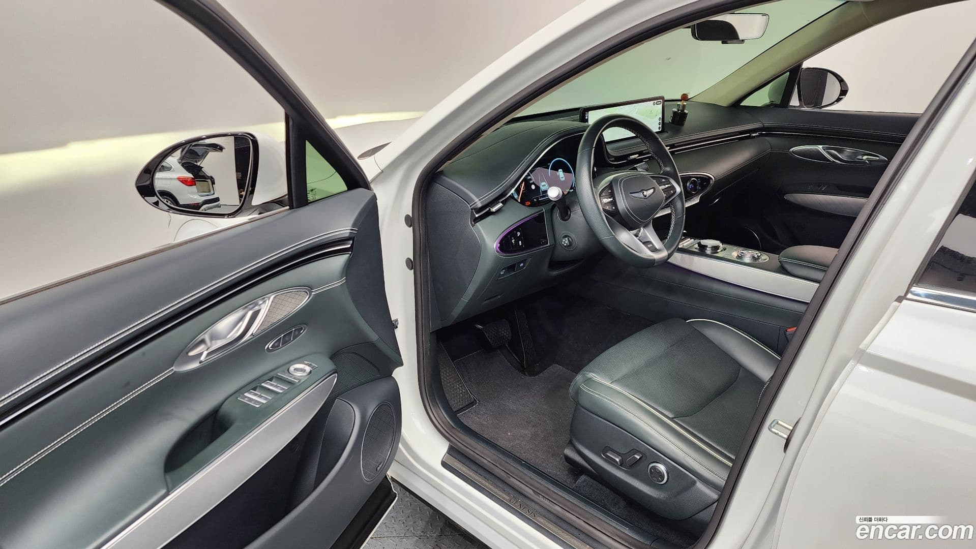 Main__Slider__Photo:GV70 Genesis 2022.3-9