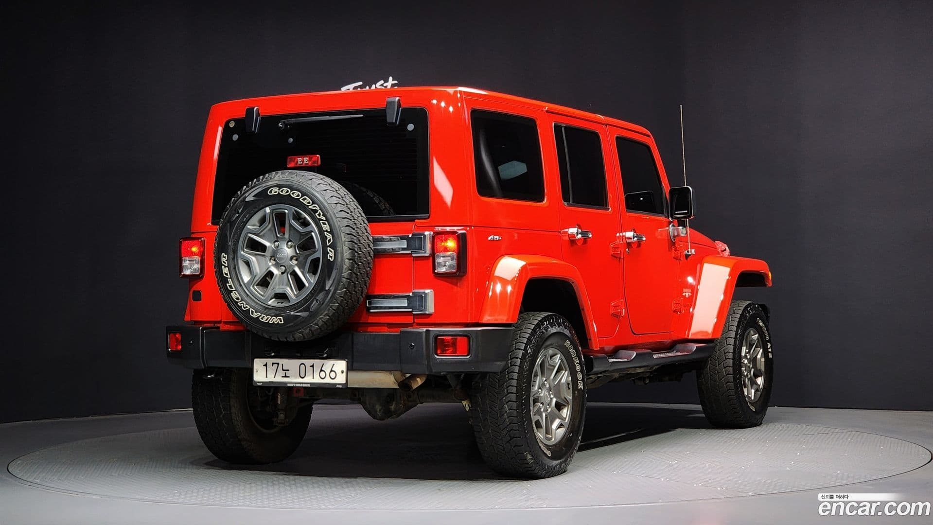 Main__Slider__Photo:Wrangler Jeep 2016.11-1