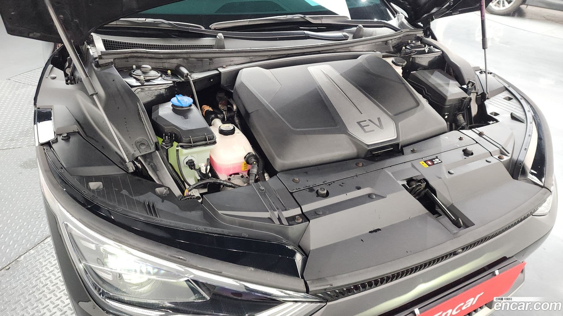 Main__Slider__Photo:EV6 Kia 2022.8-5