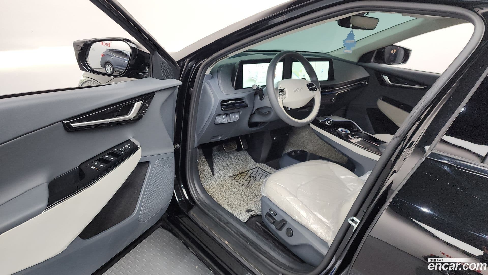 Main__Slider__Photo:EV6 Kia 2022.8-9