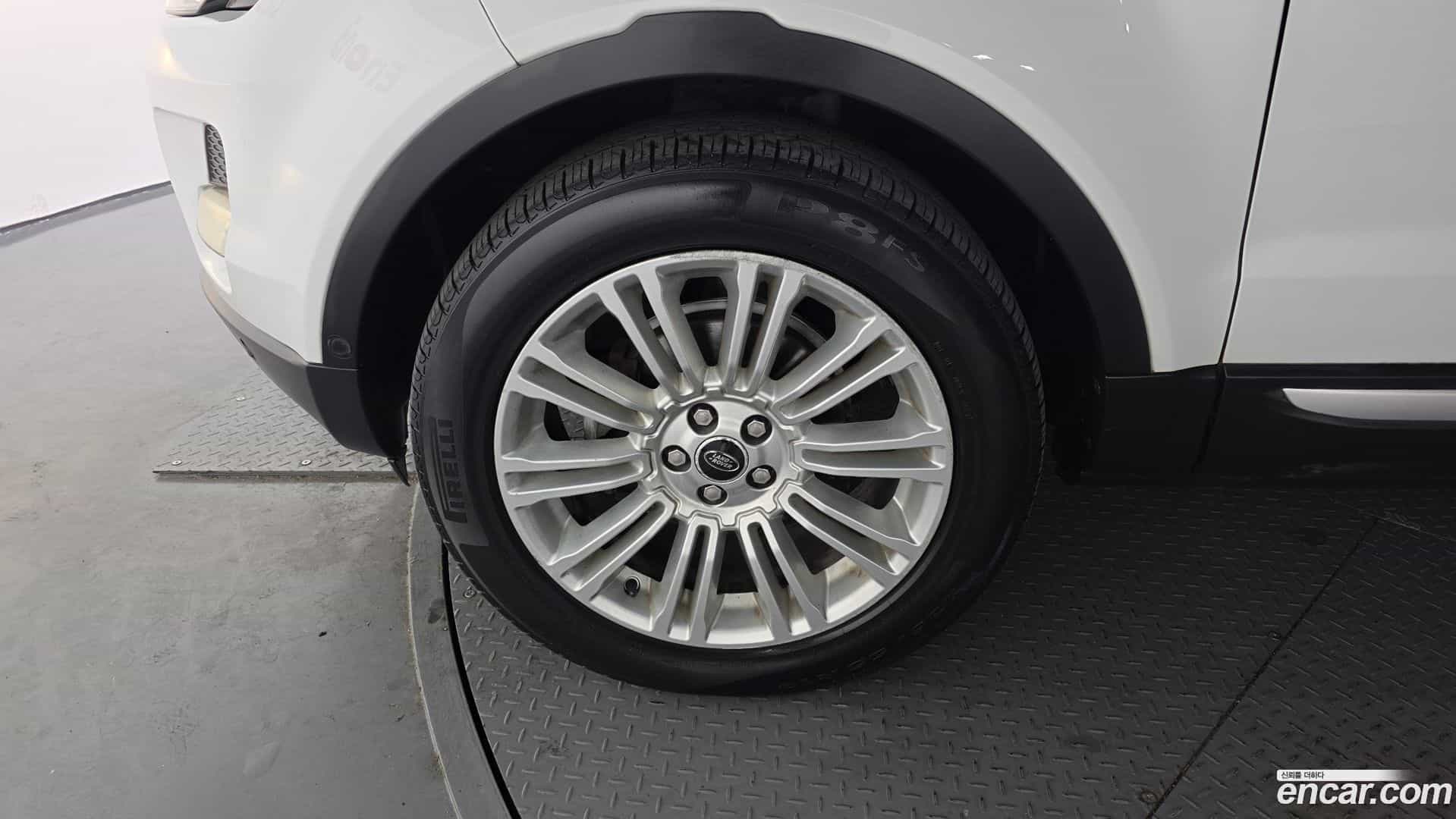 Range Rover Evoque Land Rover 2013.11-OUTER-005