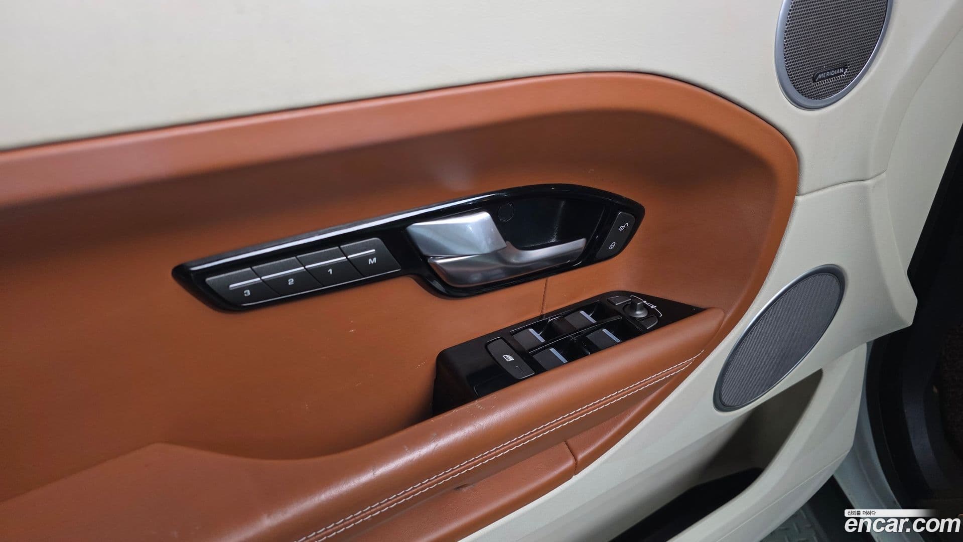 Main__Slider__Photo:Range Rover Evoque Land Rover 2013.11-16