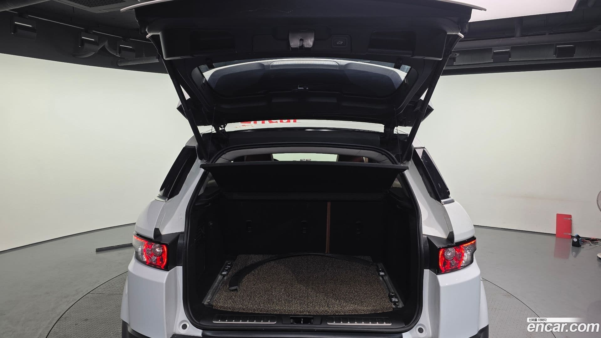 Main__Slider__Photo:Range Rover Evoque Land Rover 2013.11-19