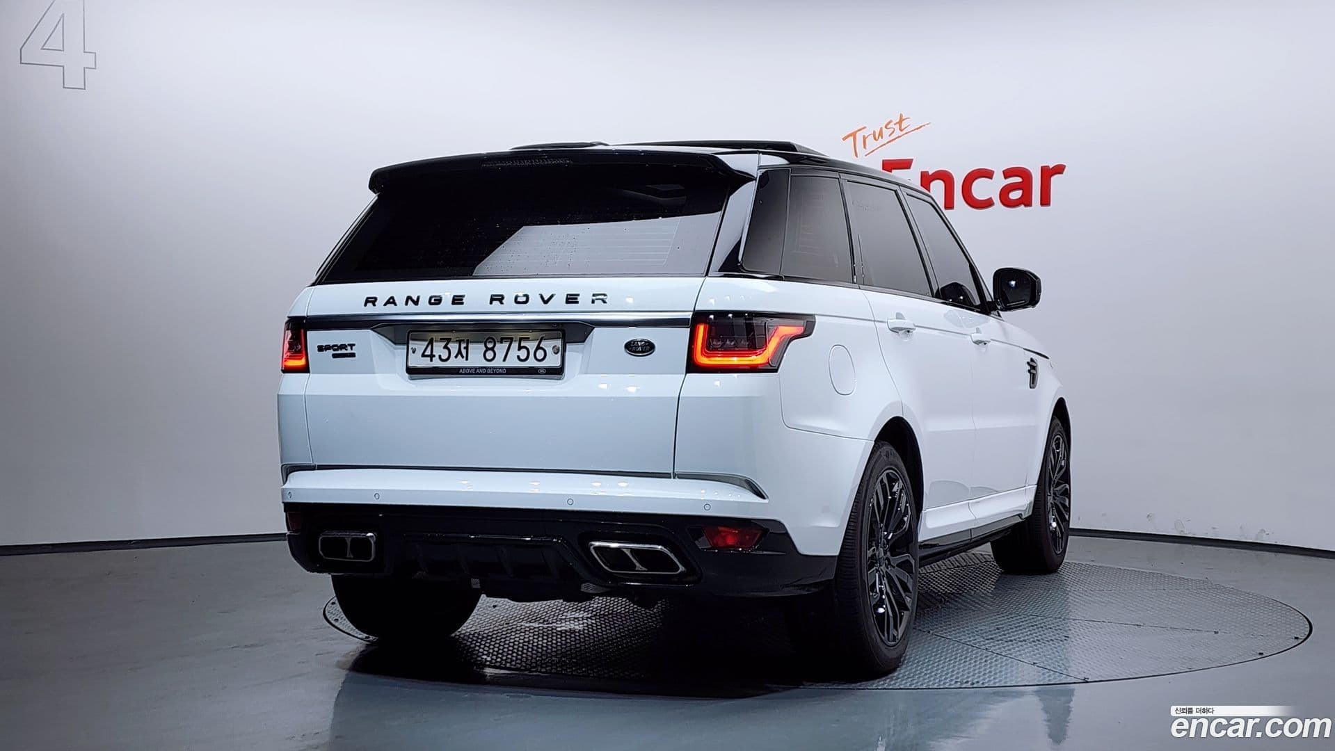 Main__Slider__Photo:Range Rover Sport Land Rover 2015.6-1
