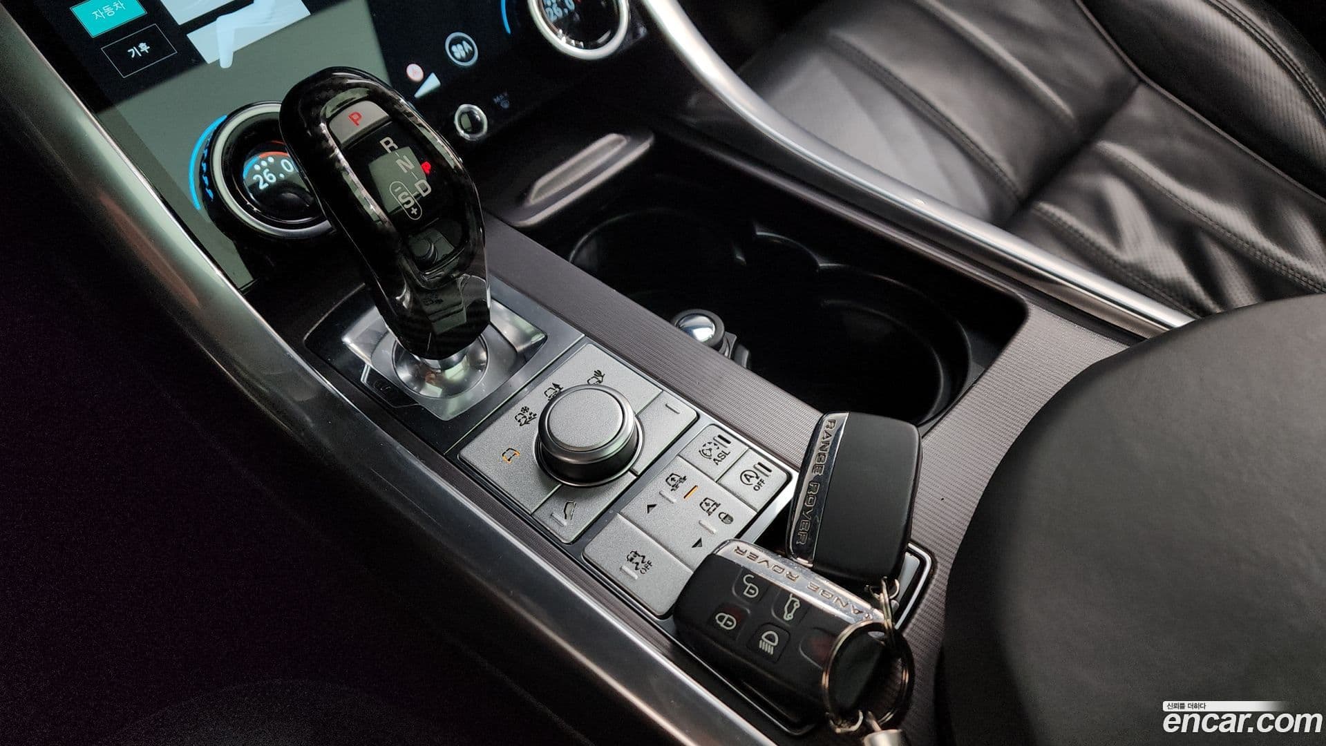 Main__Slider__Photo:Range Rover Sport Land Rover 2015.6-8