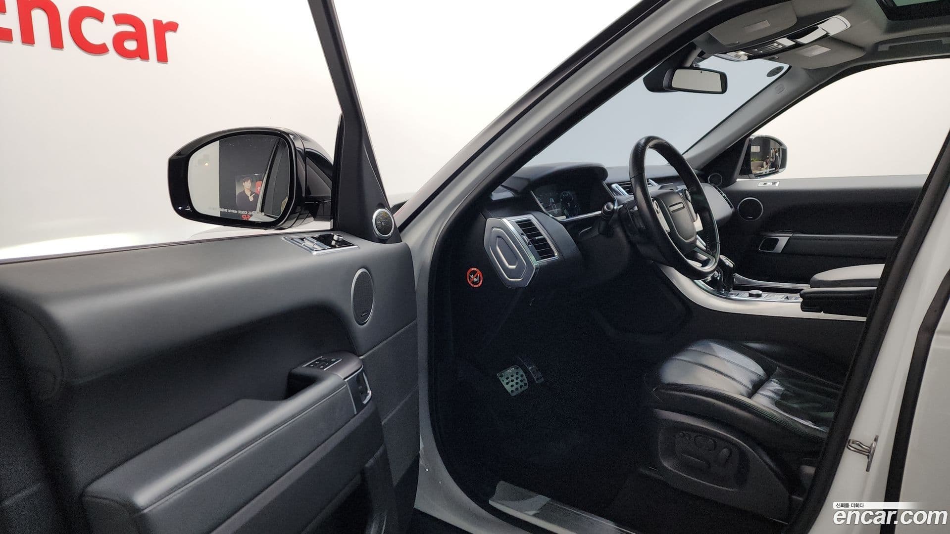 Main__Slider__Photo:Range Rover Sport Land Rover 2015.6-9