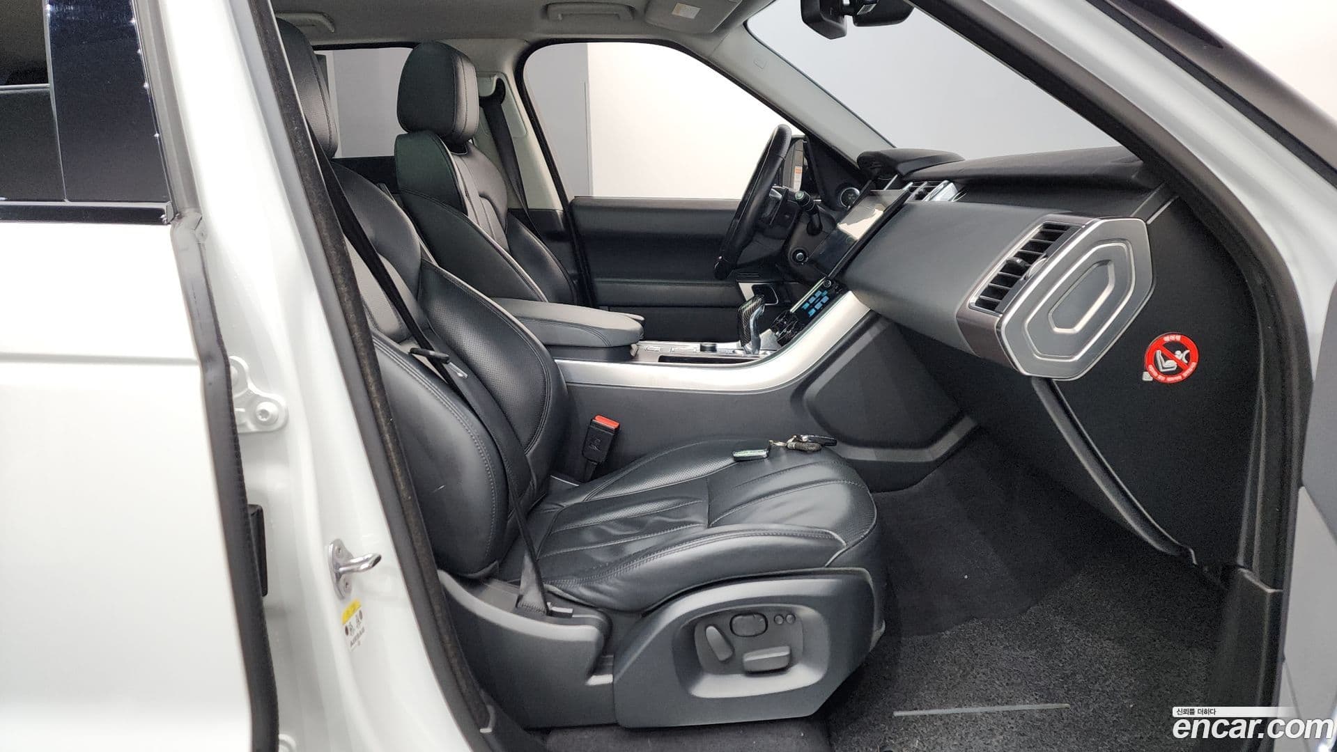 Main__Slider__Photo:Range Rover Sport Land Rover 2015.6-10