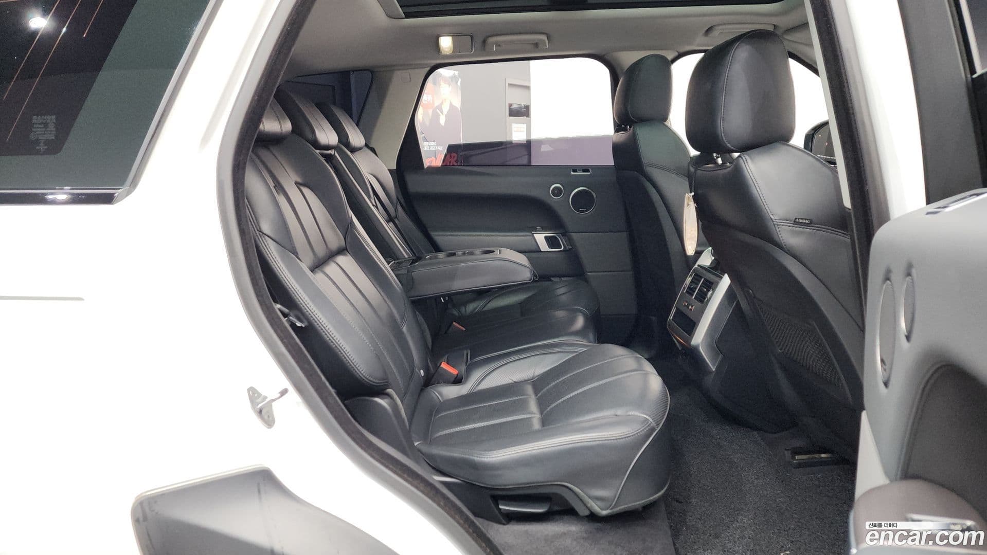 Main__Slider__Photo:Range Rover Sport Land Rover 2015.6-11