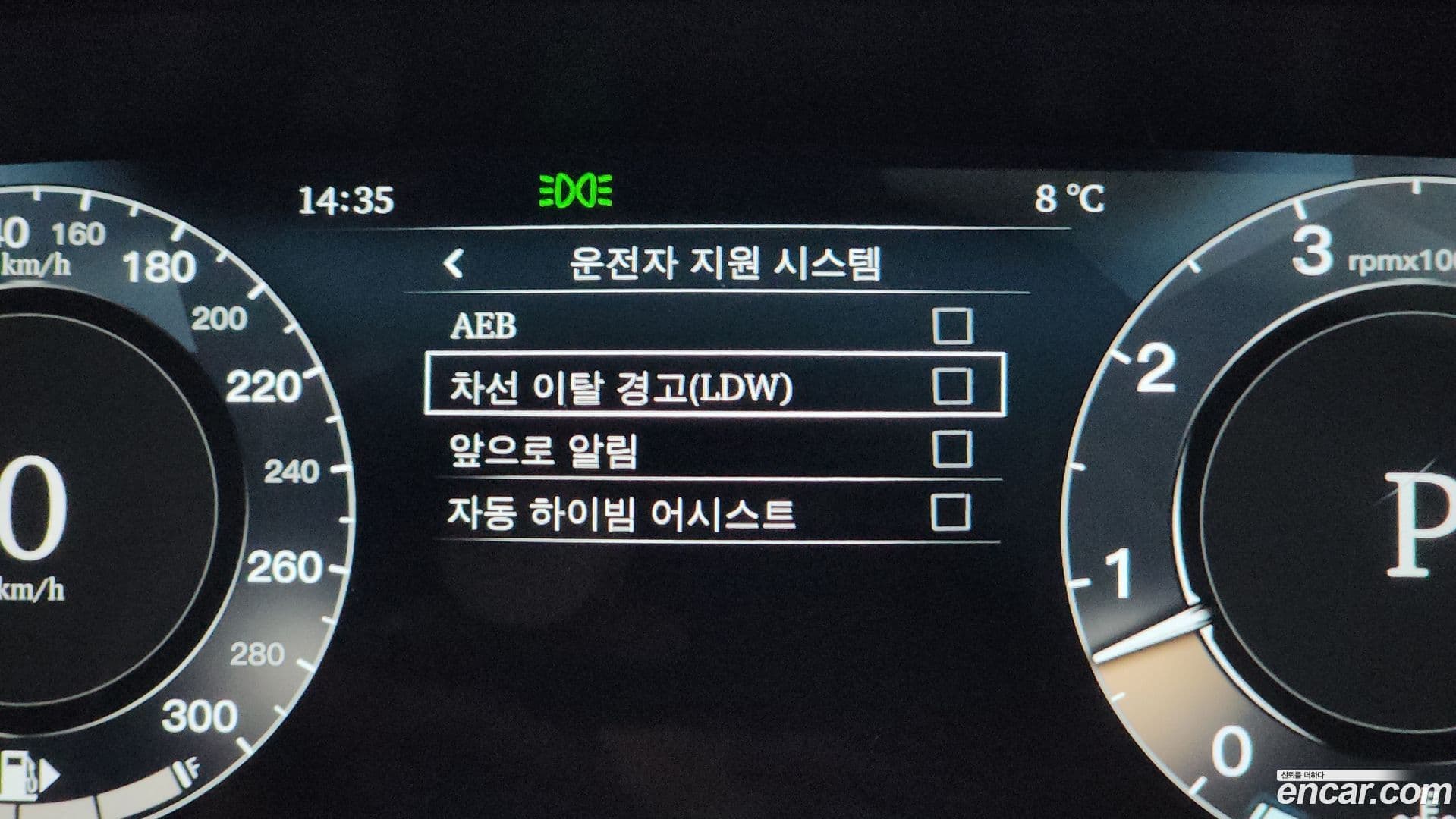 Main__Slider__Photo:Range Rover Sport Land Rover 2015.6-16