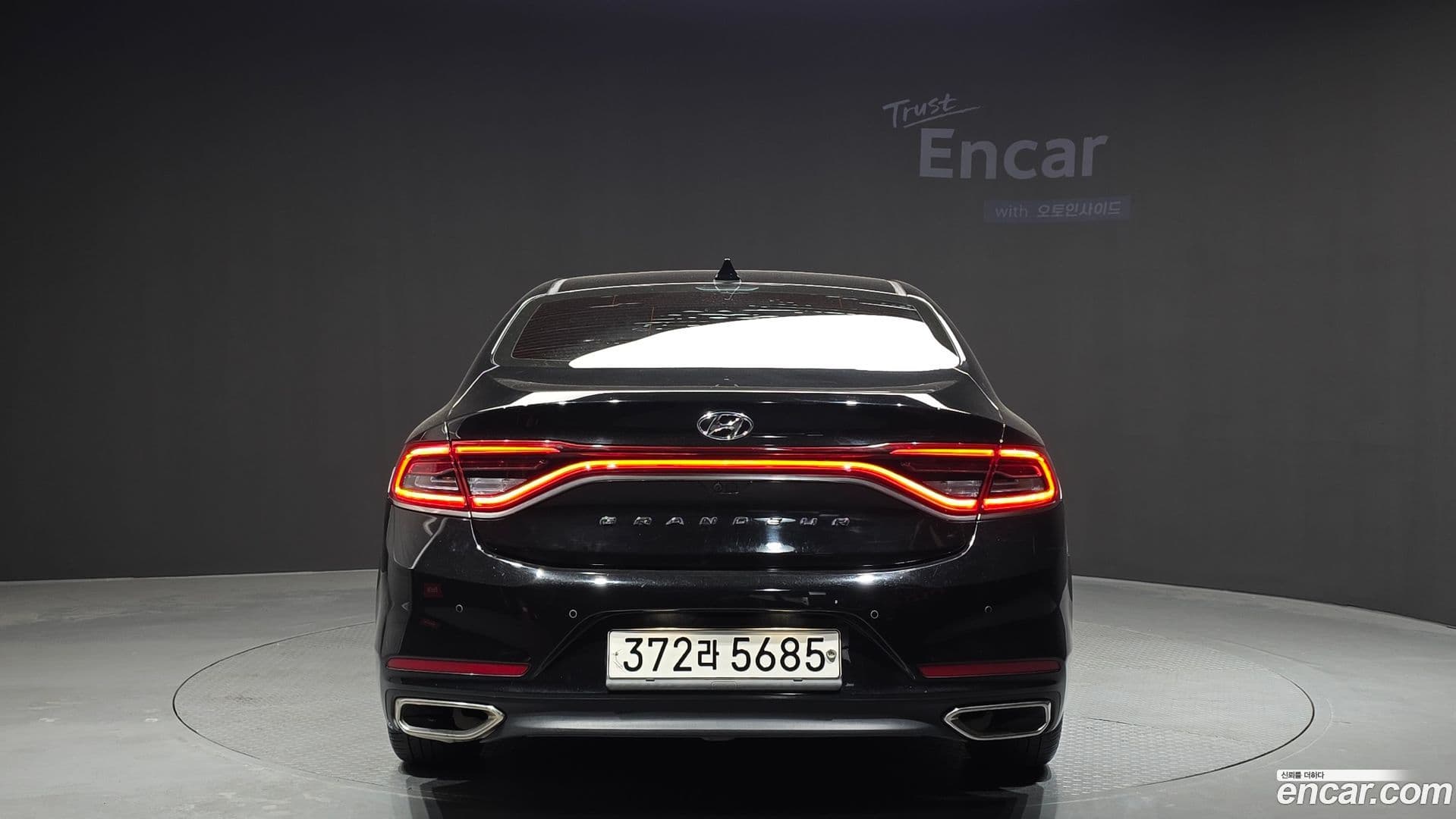 Main__Slider__Photo:Grandeur Hyundai 2019.0-3