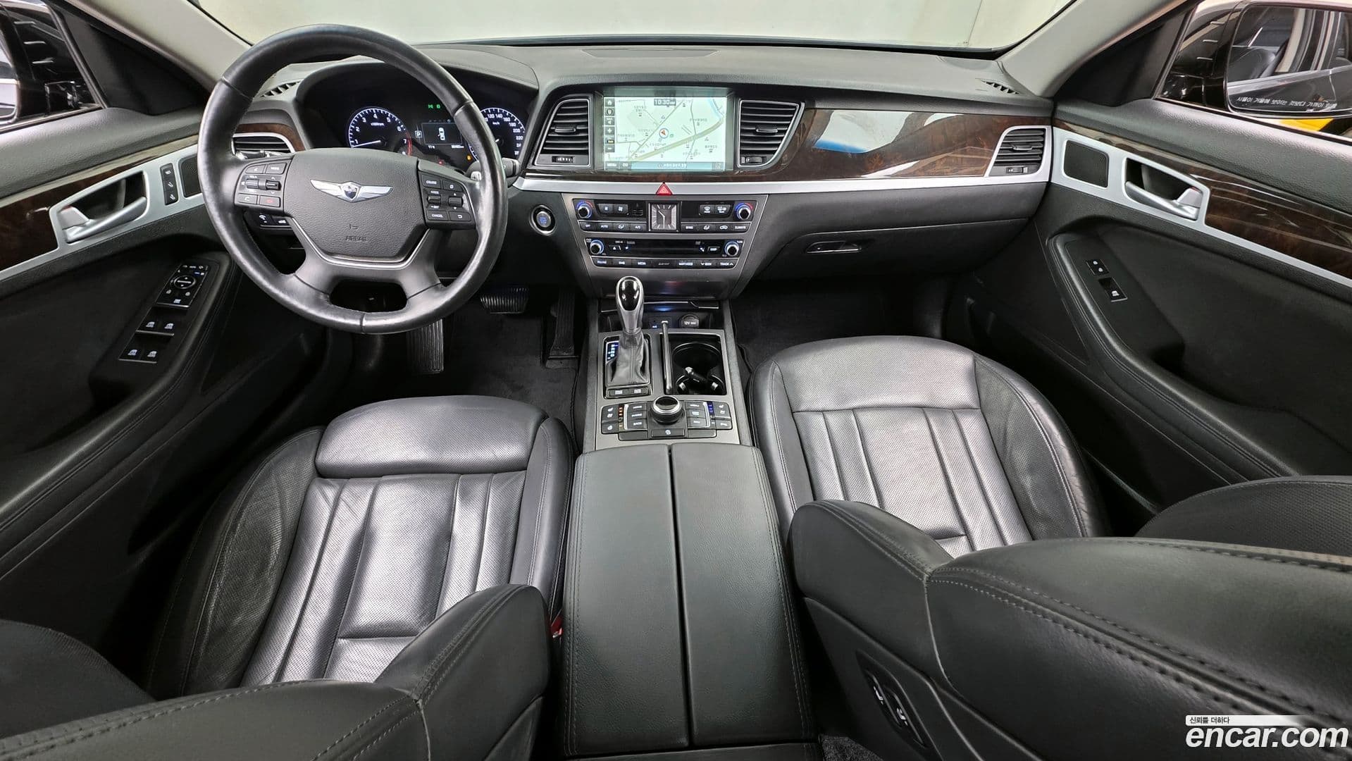 Main__Slider__Photo:Genesis Hyundai 2014.2-6