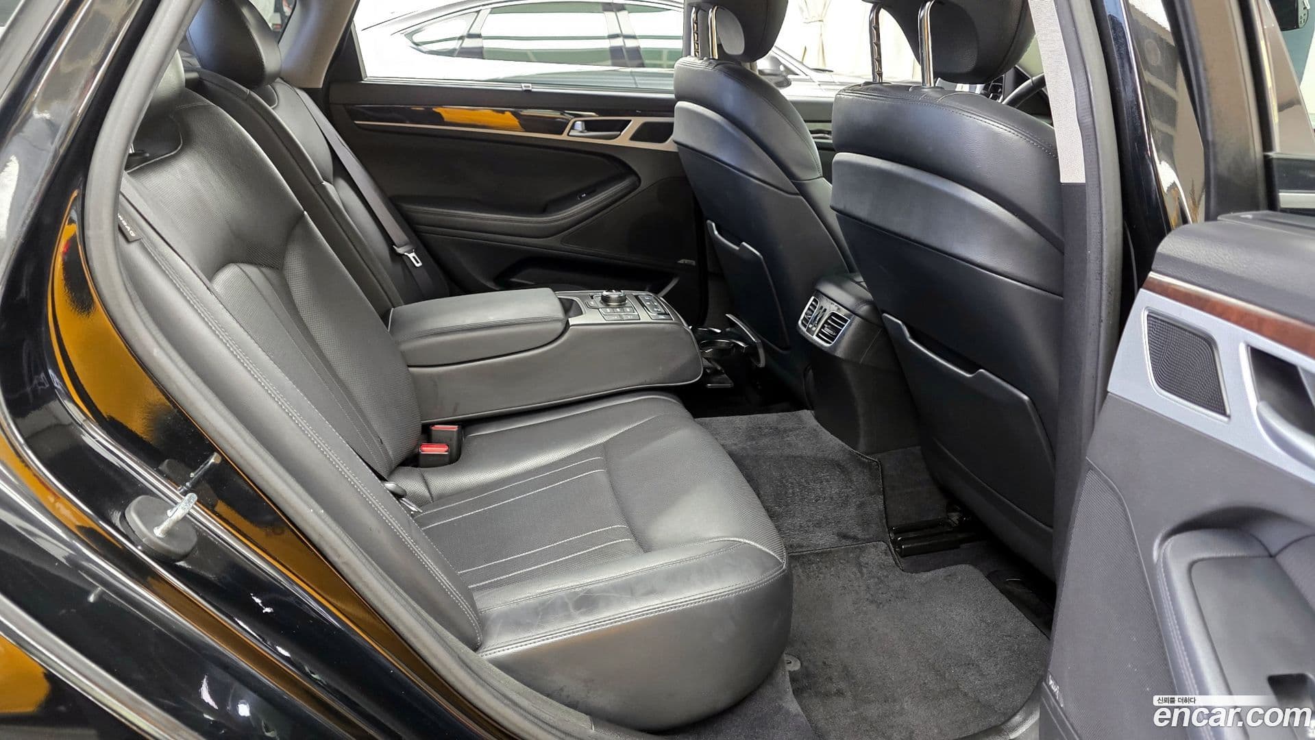 Main__Slider__Photo:Genesis Hyundai 2014.2-11