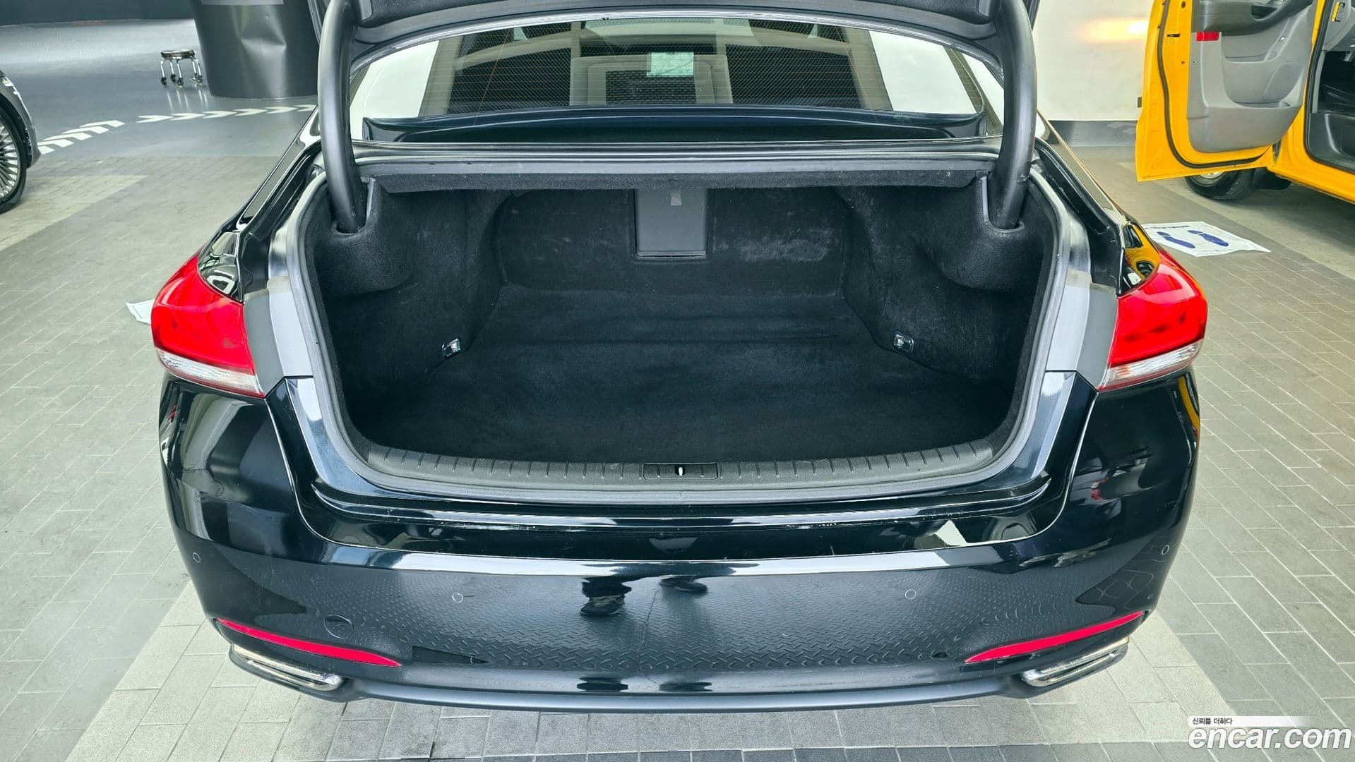 Main__Slider__Photo:Genesis Hyundai 2014.2-19