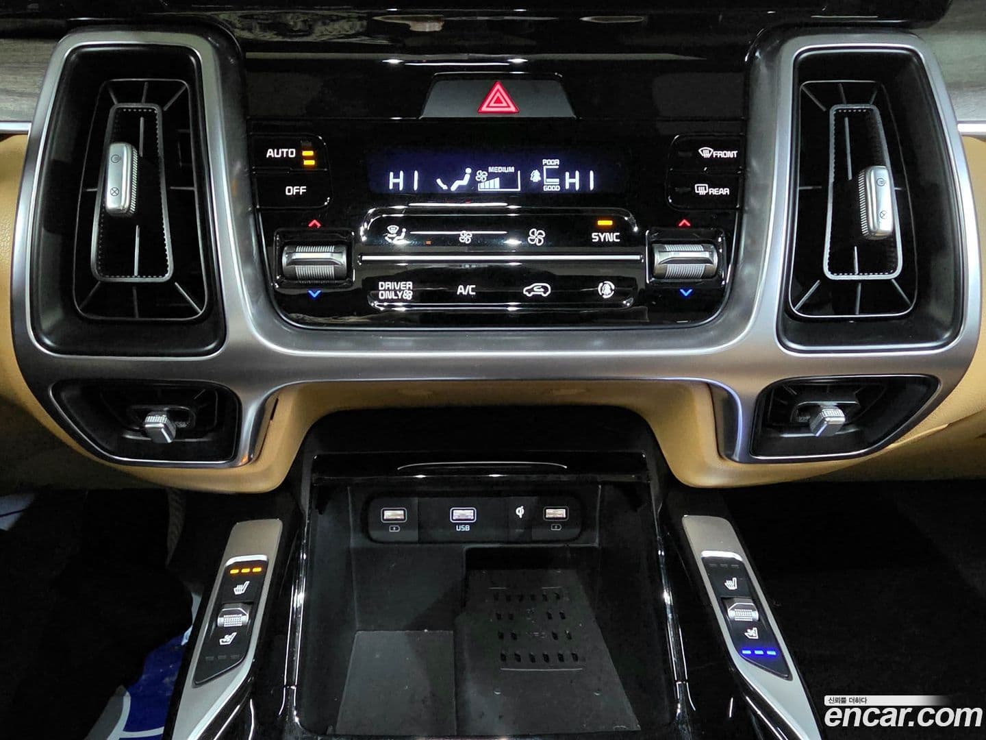 Main__Slider__Photo:Sorento Kia 2022.6-9