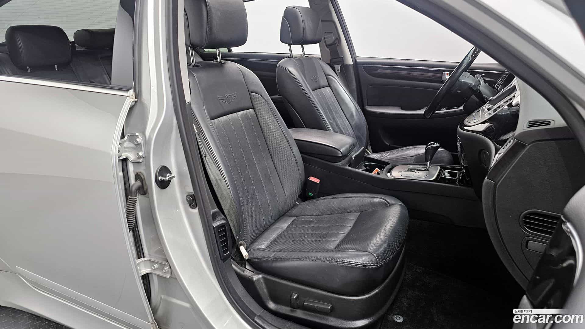 Genesis Hyundai 2012.0-INNER-010