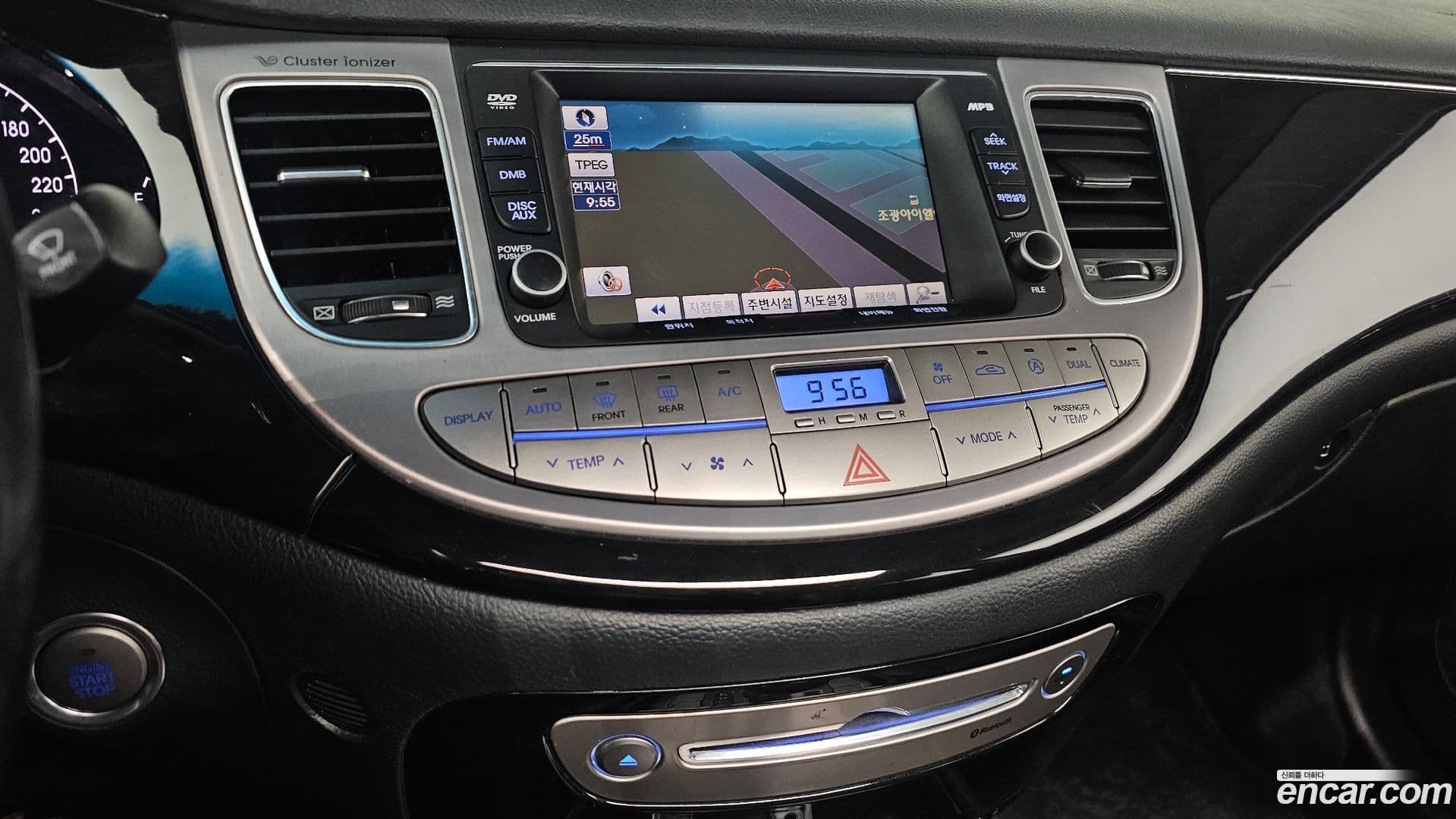 Main__Slider__Photo:Genesis Hyundai 2012.0-15