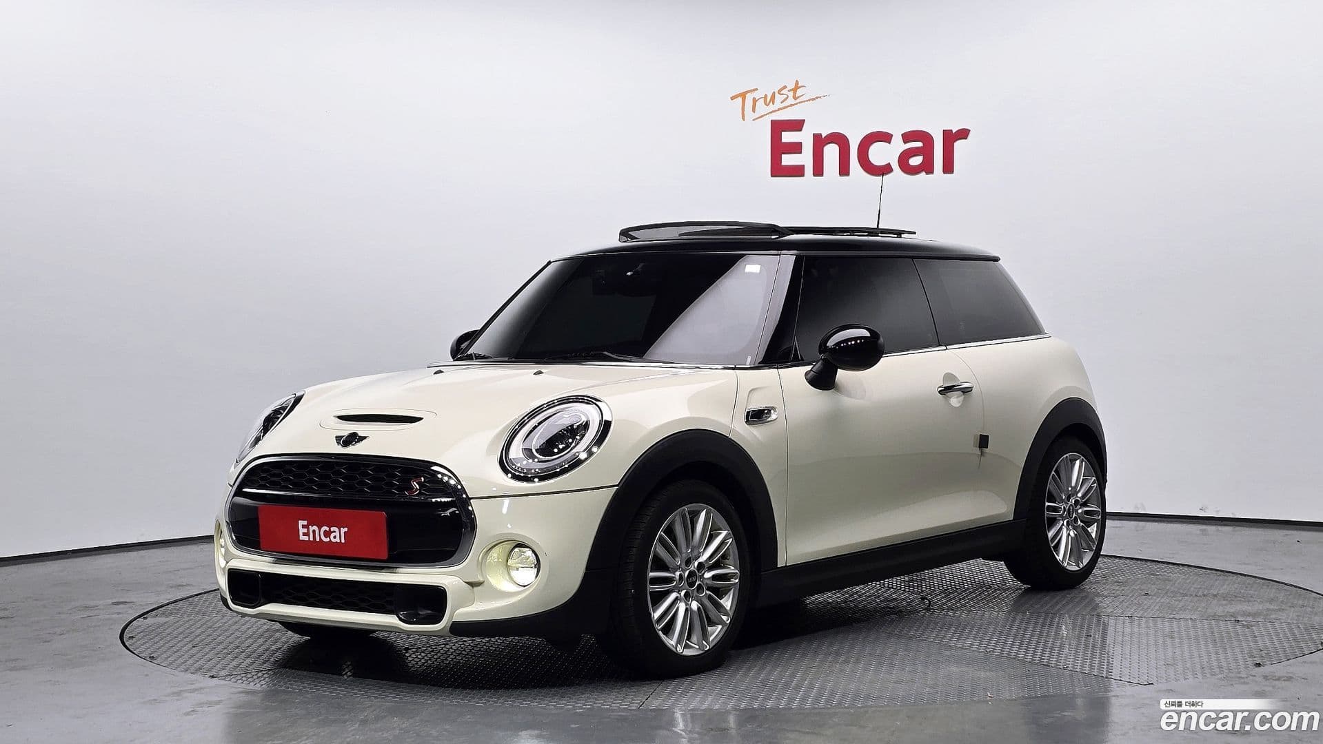 Main__Slider__Photo:Cooper Mini 2017.3-0