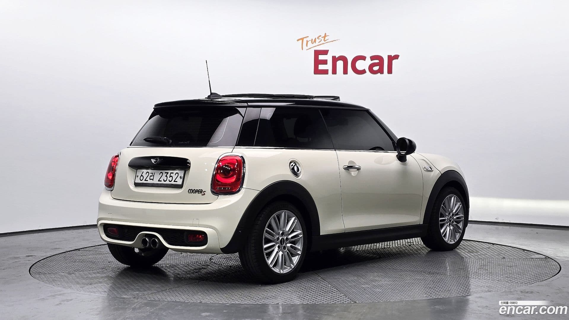 Main__Slider__Photo:Cooper Mini 2017.3-1