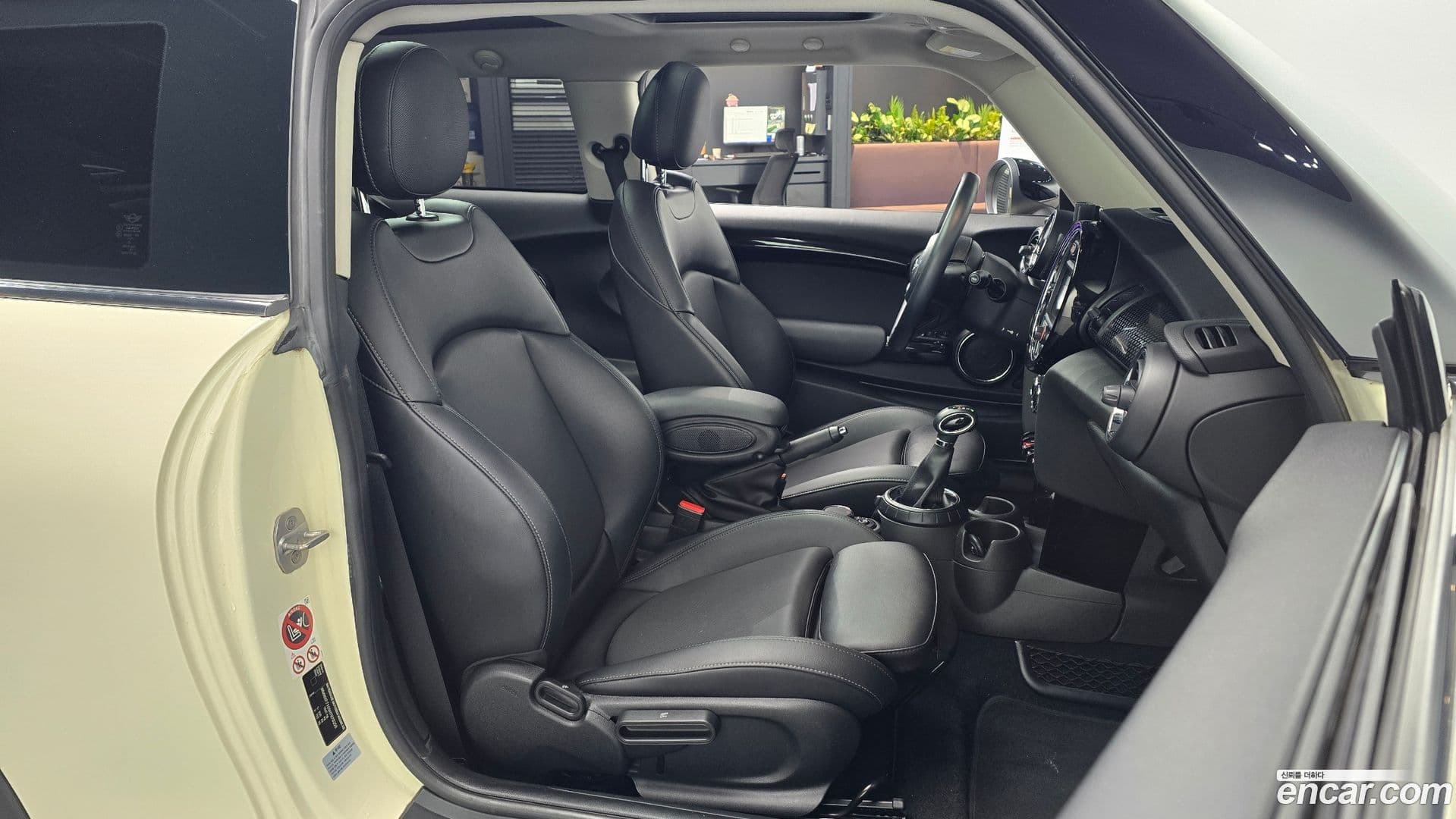 Main__Slider__Photo:Cooper Mini 2017.3-9