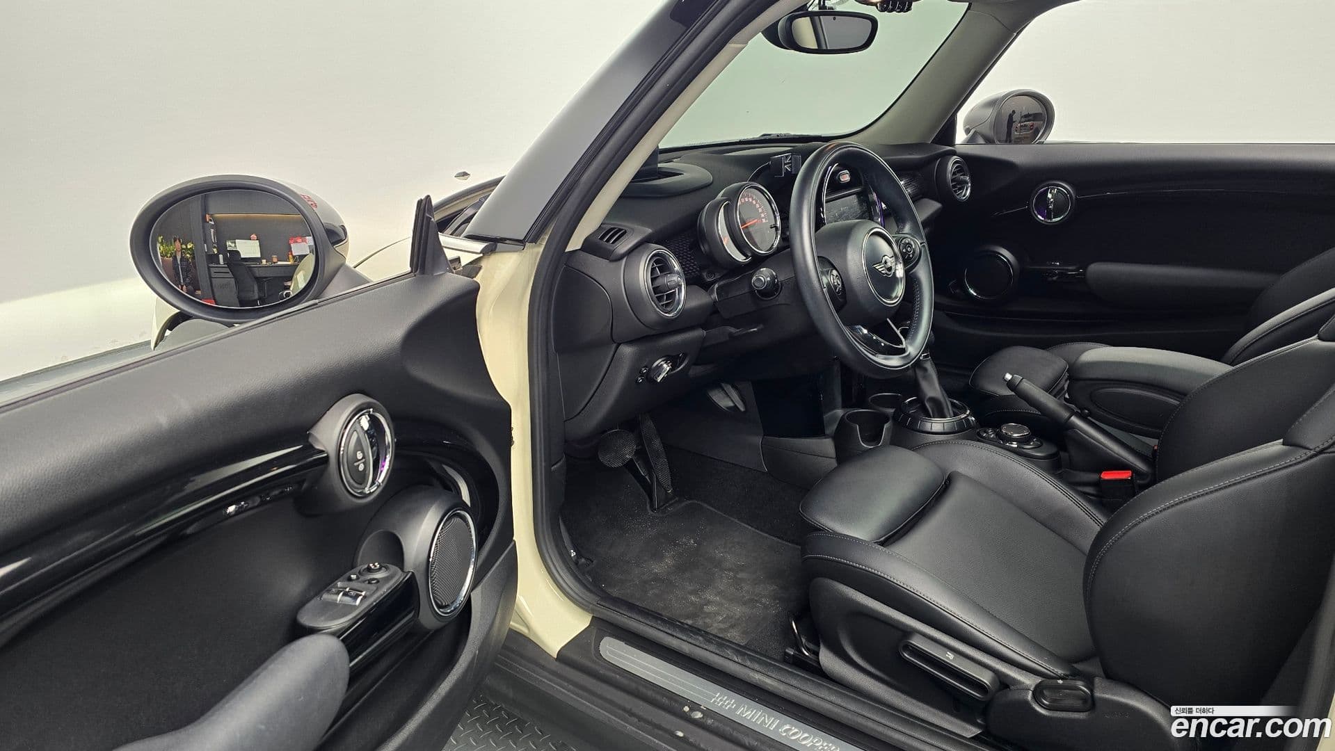 Main__Slider__Photo:Cooper Mini 2017.3-10