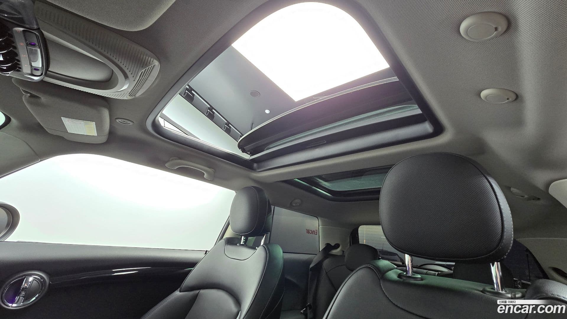 Main__Slider__Photo:Cooper Mini 2017.3-16