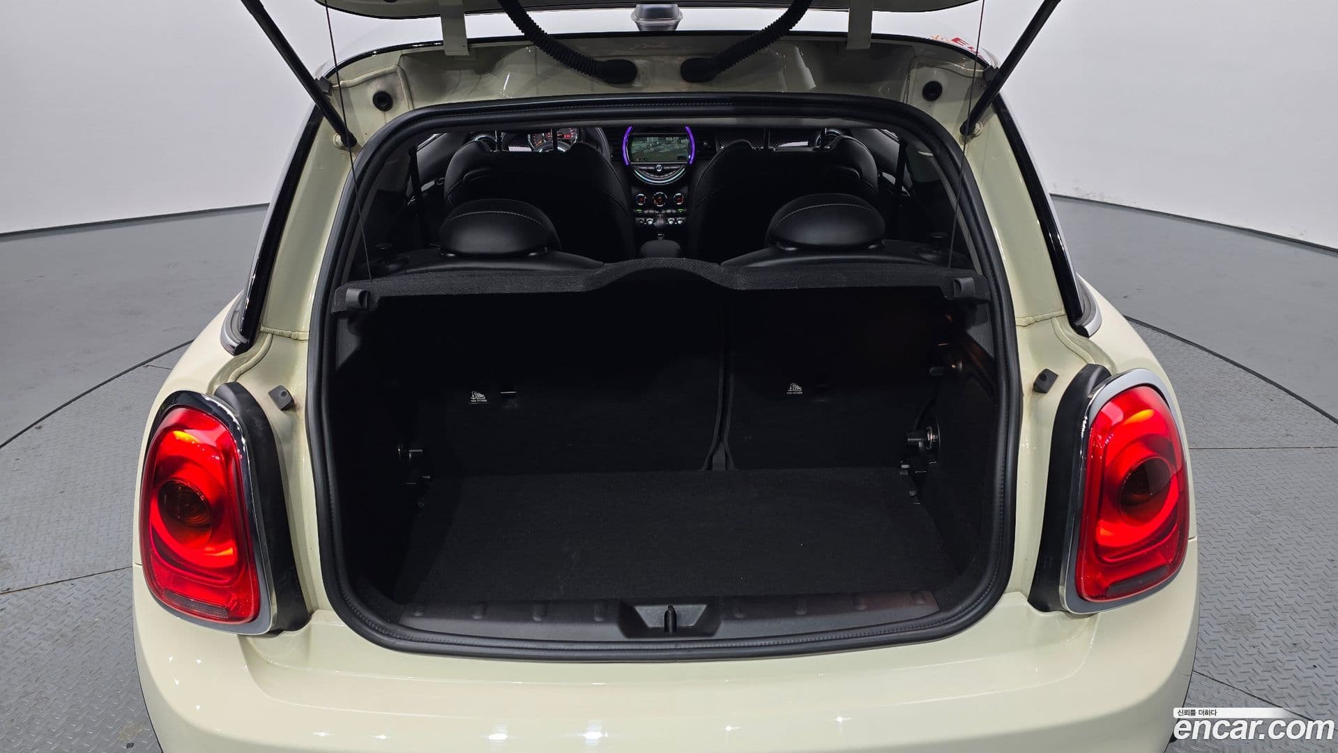 Main__Slider__Photo:Cooper Mini 2017.3-18