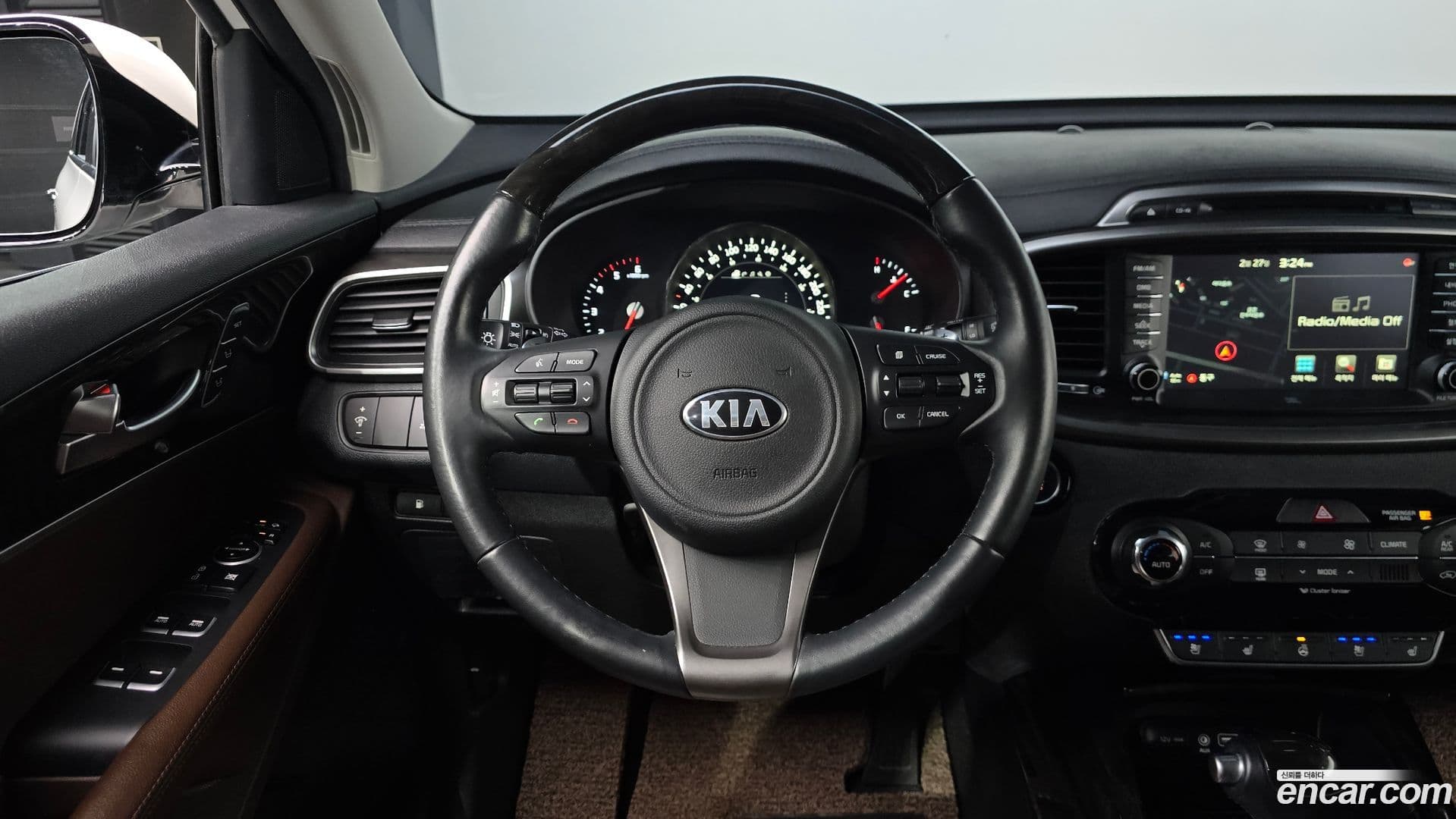 Main__Slider__Photo:Sorento Kia 2016.2-12
