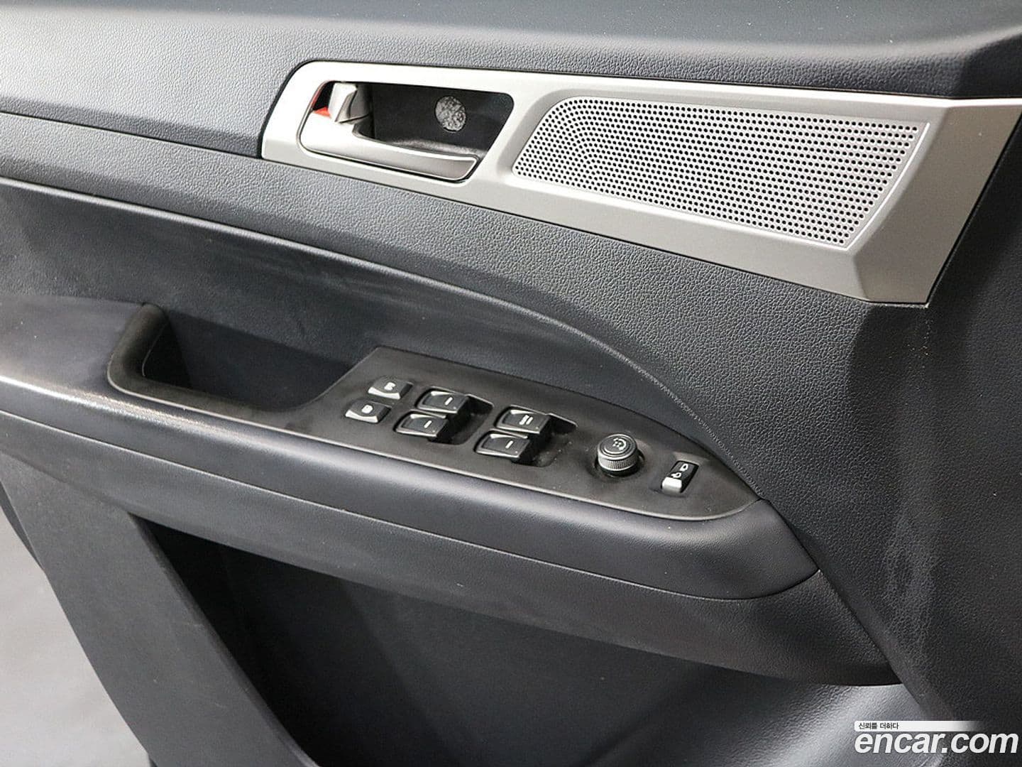 Main__Slider__Photo:Rexton KG_Mobility_Ssangyong 2019.1-9