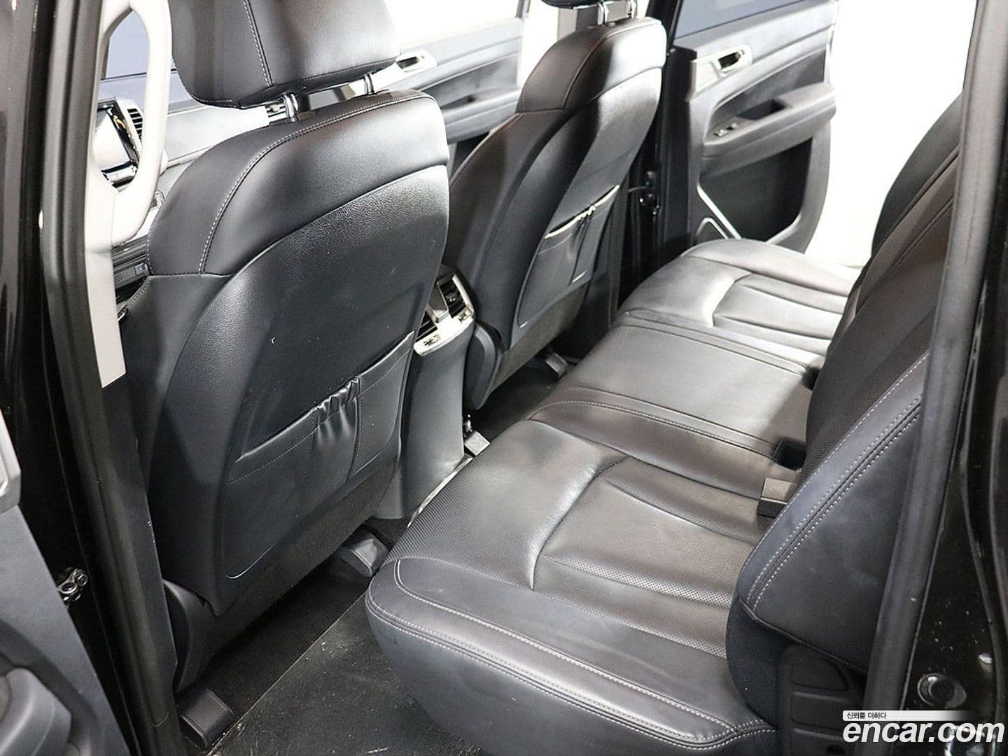 Main__Slider__Photo:Rexton KG_Mobility_Ssangyong 2019.1-14