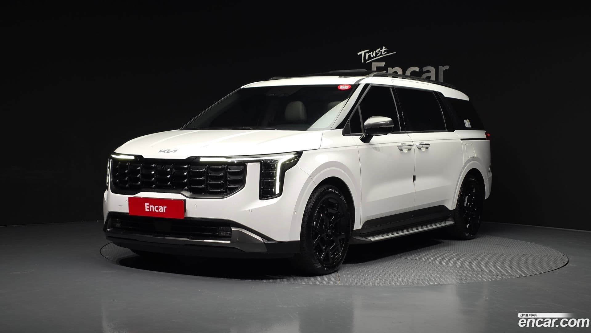 Main__Slider__Photo:Canival Kia 2025.6-0