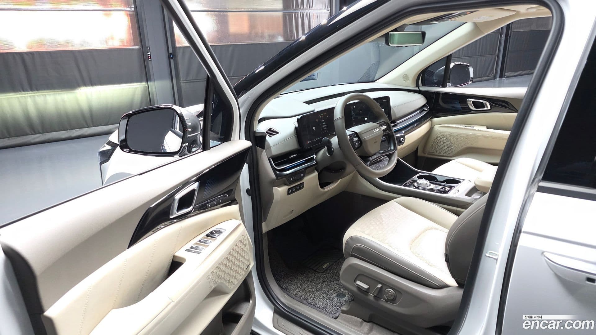 Main__Slider__Photo:Canival Kia 2025.6-9