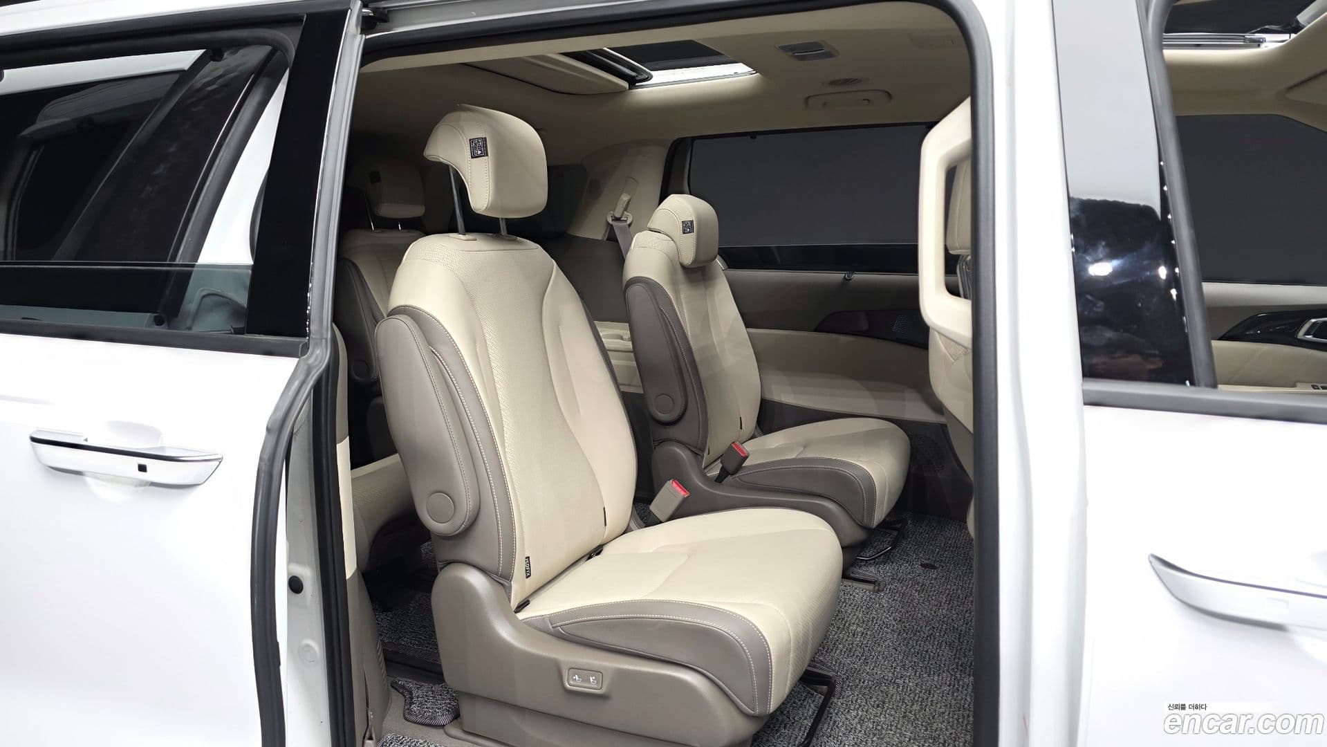 Main__Slider__Photo:Canival Kia 2025.6-11