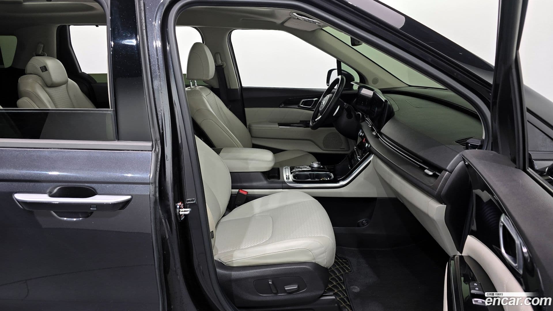 Main__Slider__Photo:Canival Kia 2020.7-10