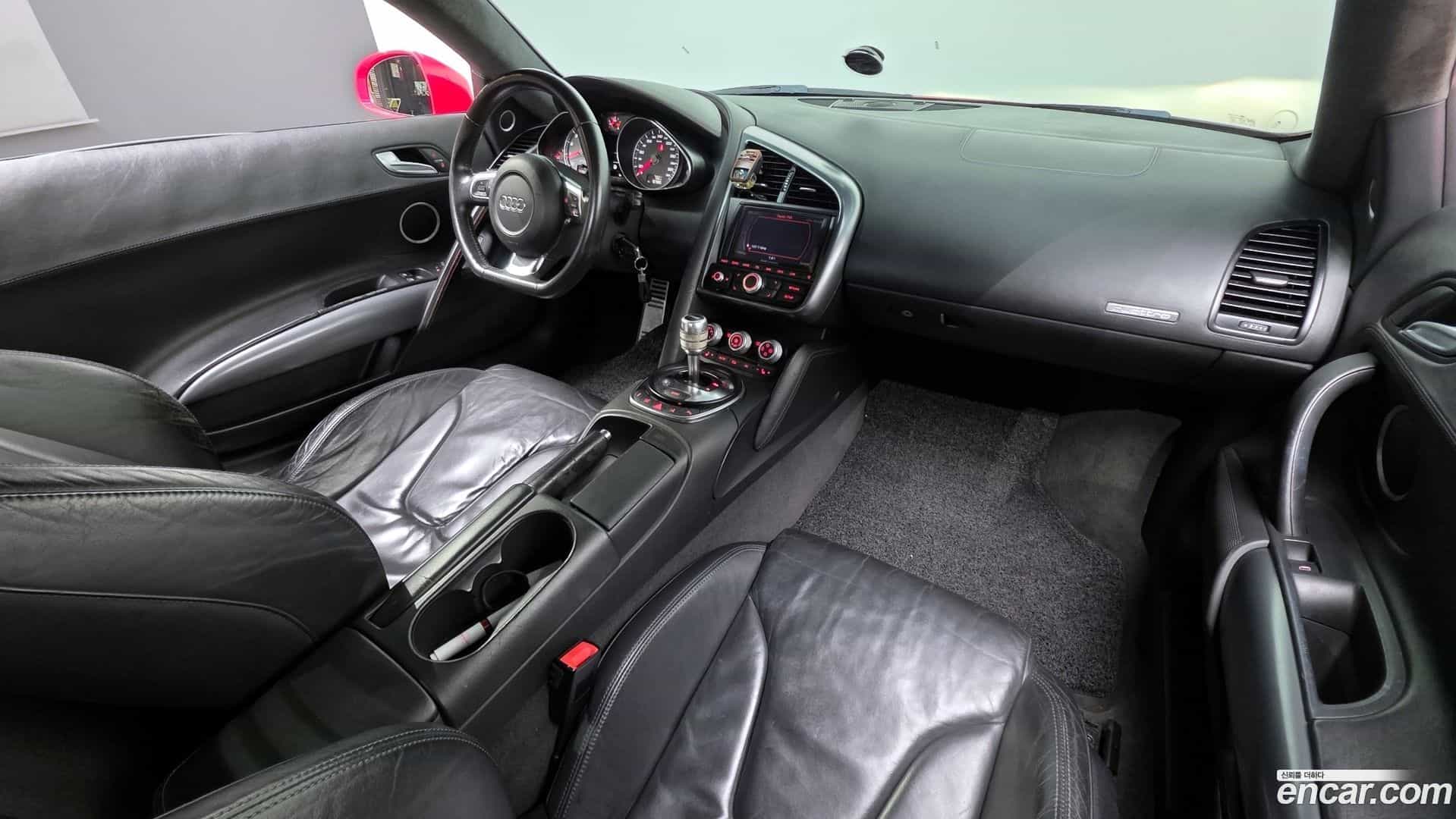 R8 Audi 2009.2-INNER-007