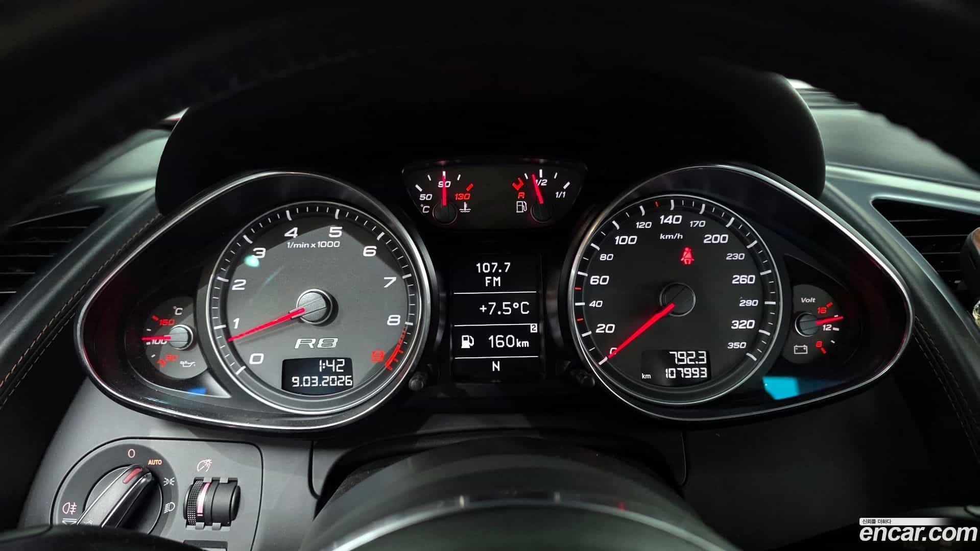 R8 Audi 2009.2-INNER-008