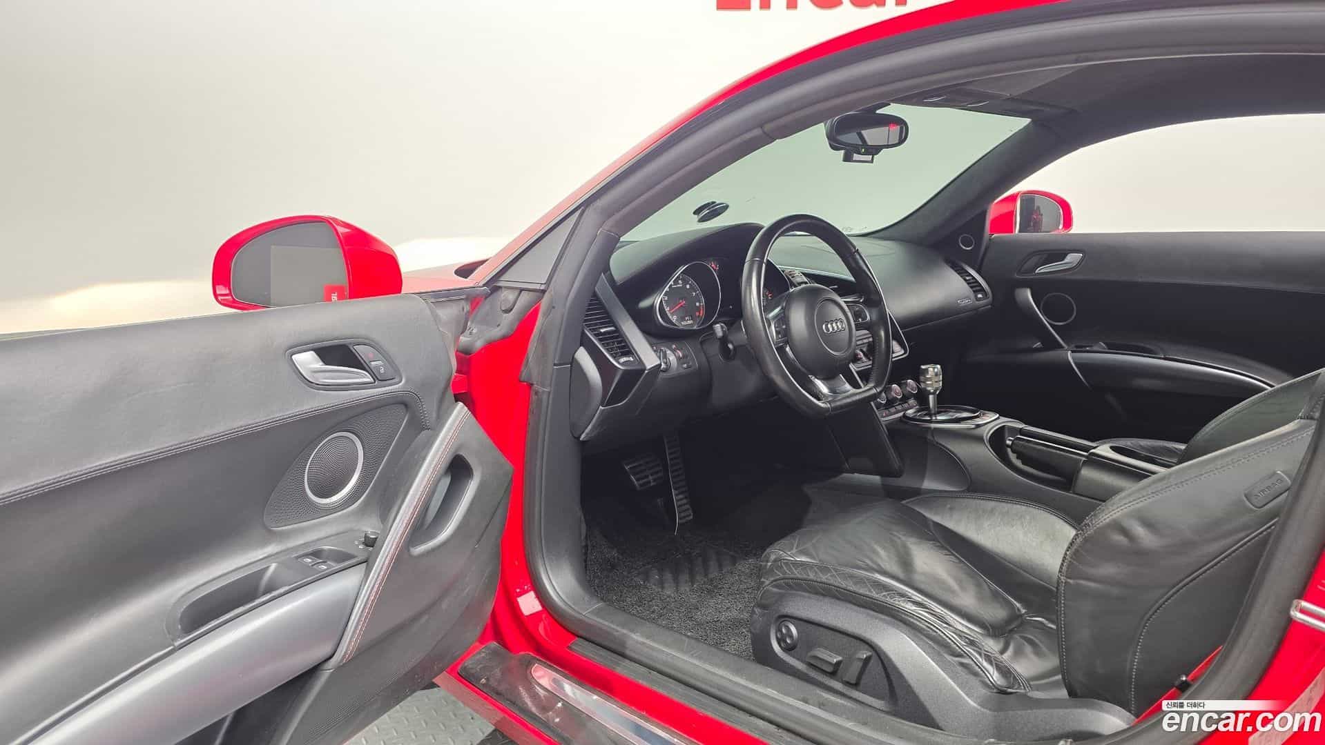 R8 Audi 2009.2-INNER-010