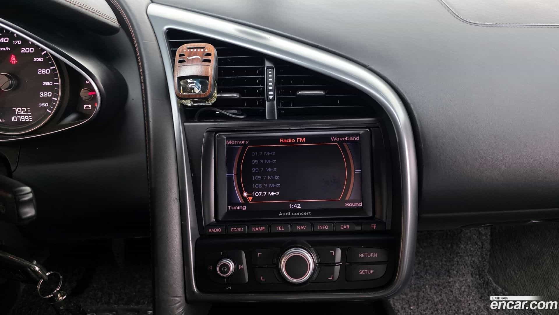 R8 Audi 2009.2-OPTION-018