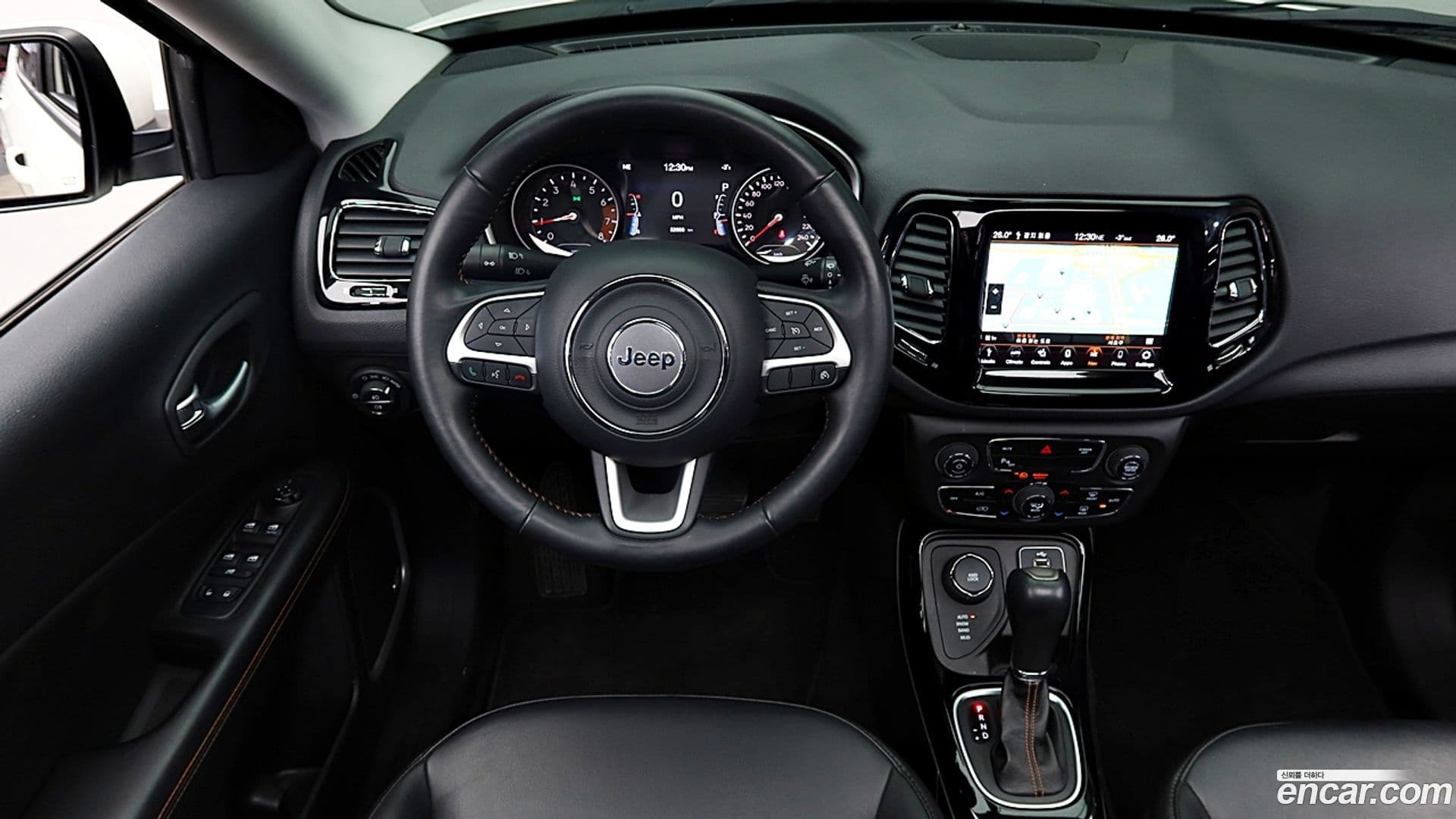 Main__Slider__Photo:Compass Jeep 2019.2-10