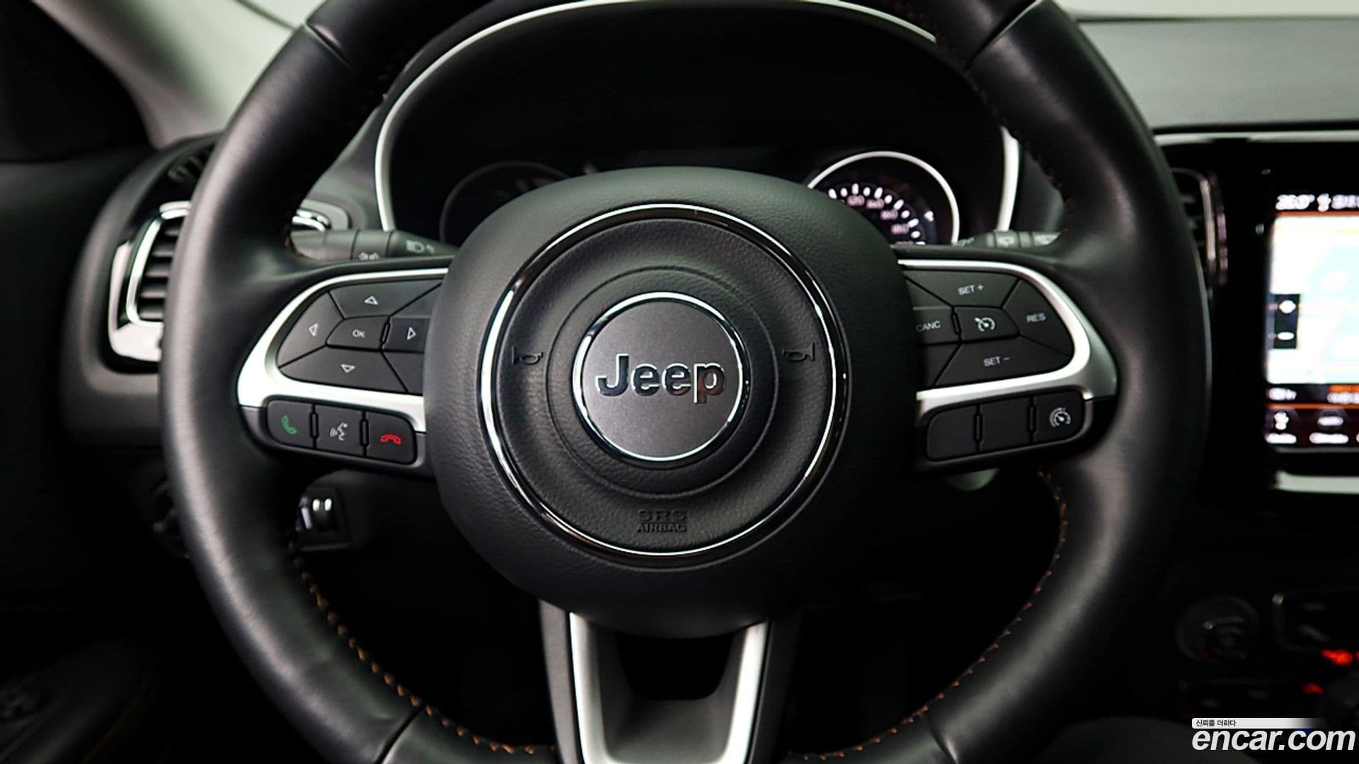 Main__Slider__Photo:Compass Jeep 2019.2-13