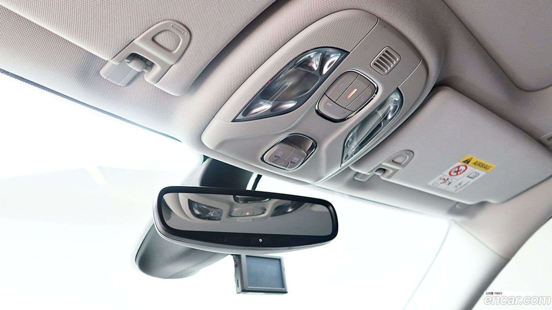 Main__Slider__Photo:Compass Jeep 2019.2-15