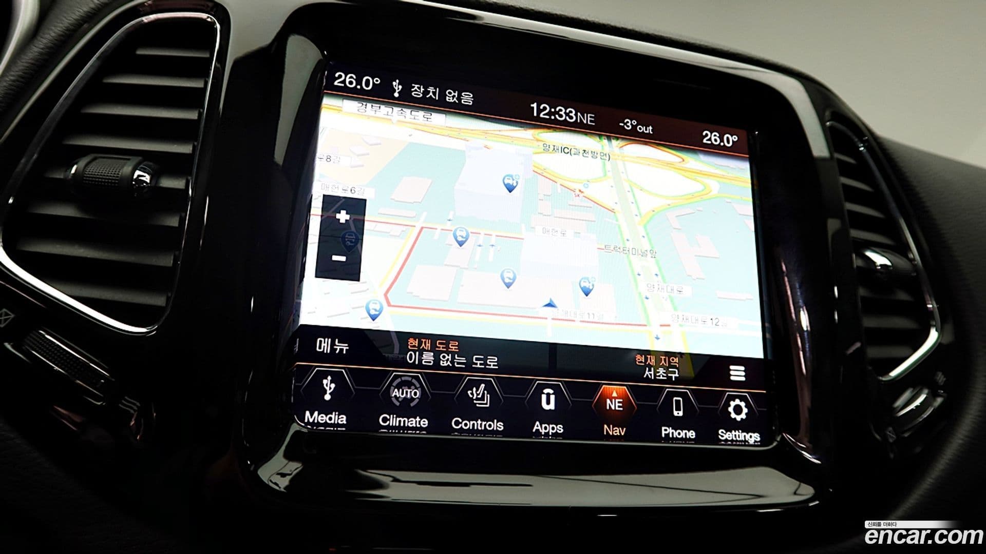 Main__Slider__Photo:Compass Jeep 2019.2-16