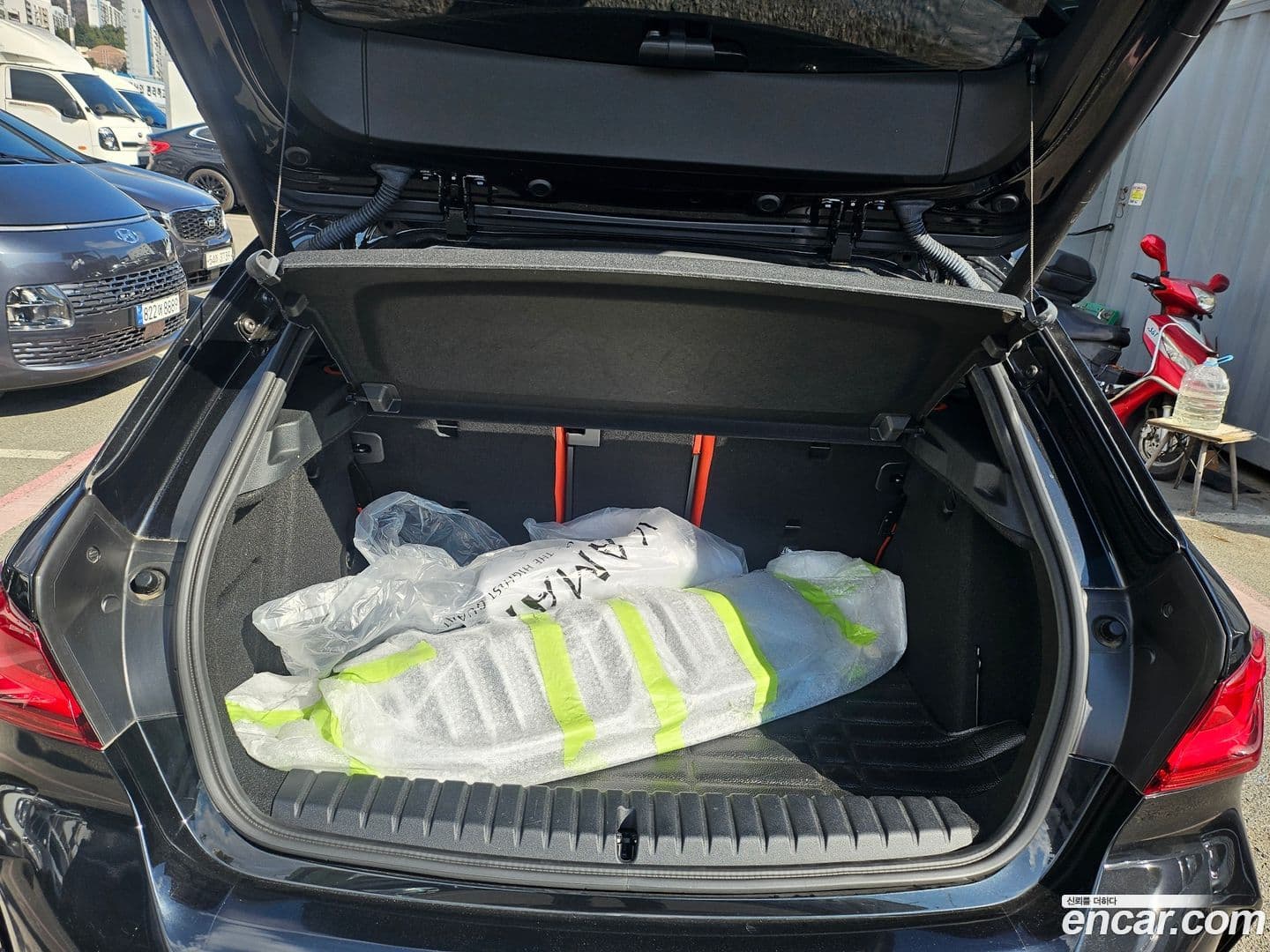 Main__Slider__Photo:1-Series BMW 2021.11-11