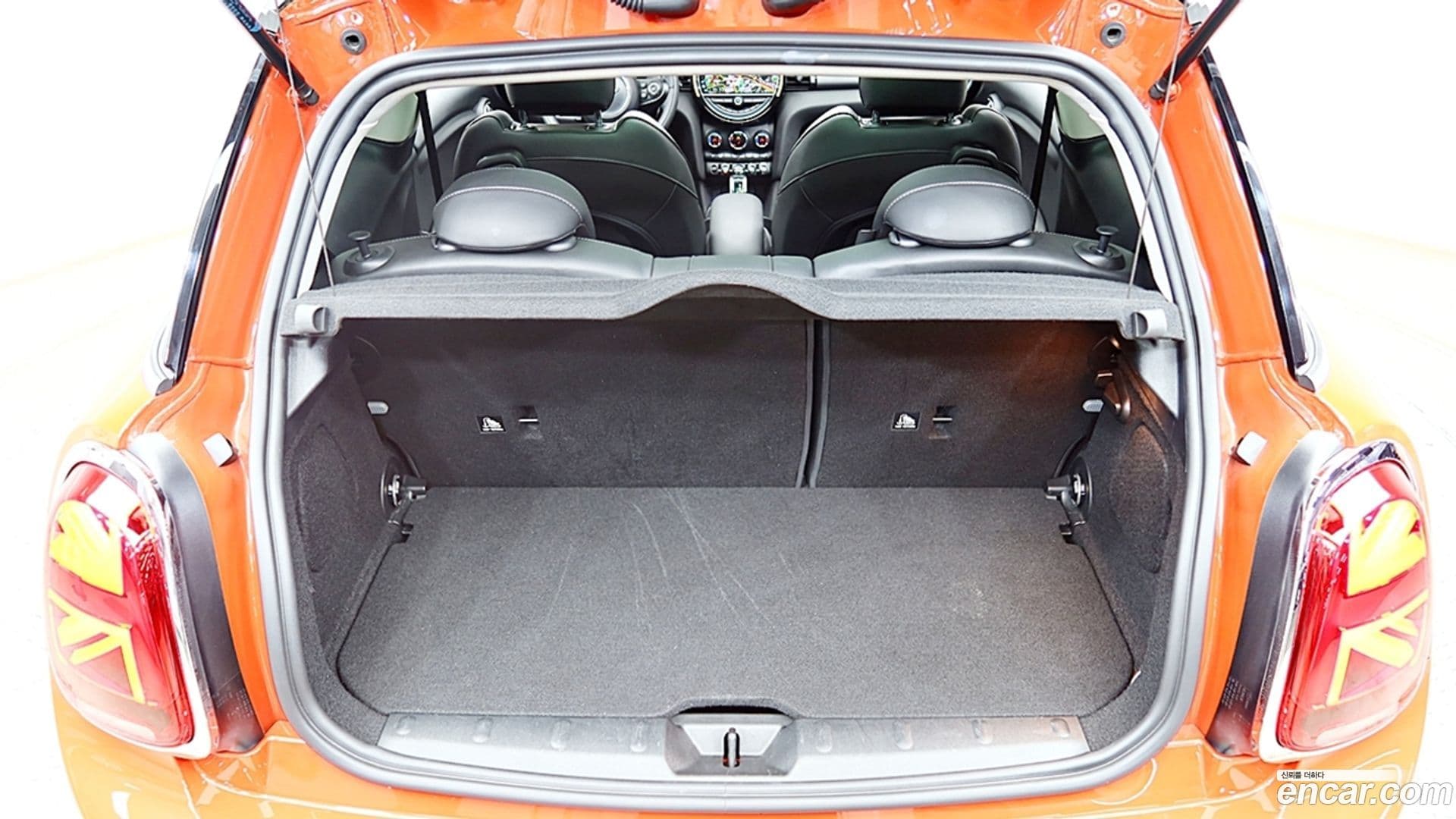 Main__Slider__Photo:Cooper Mini 2021.3-4